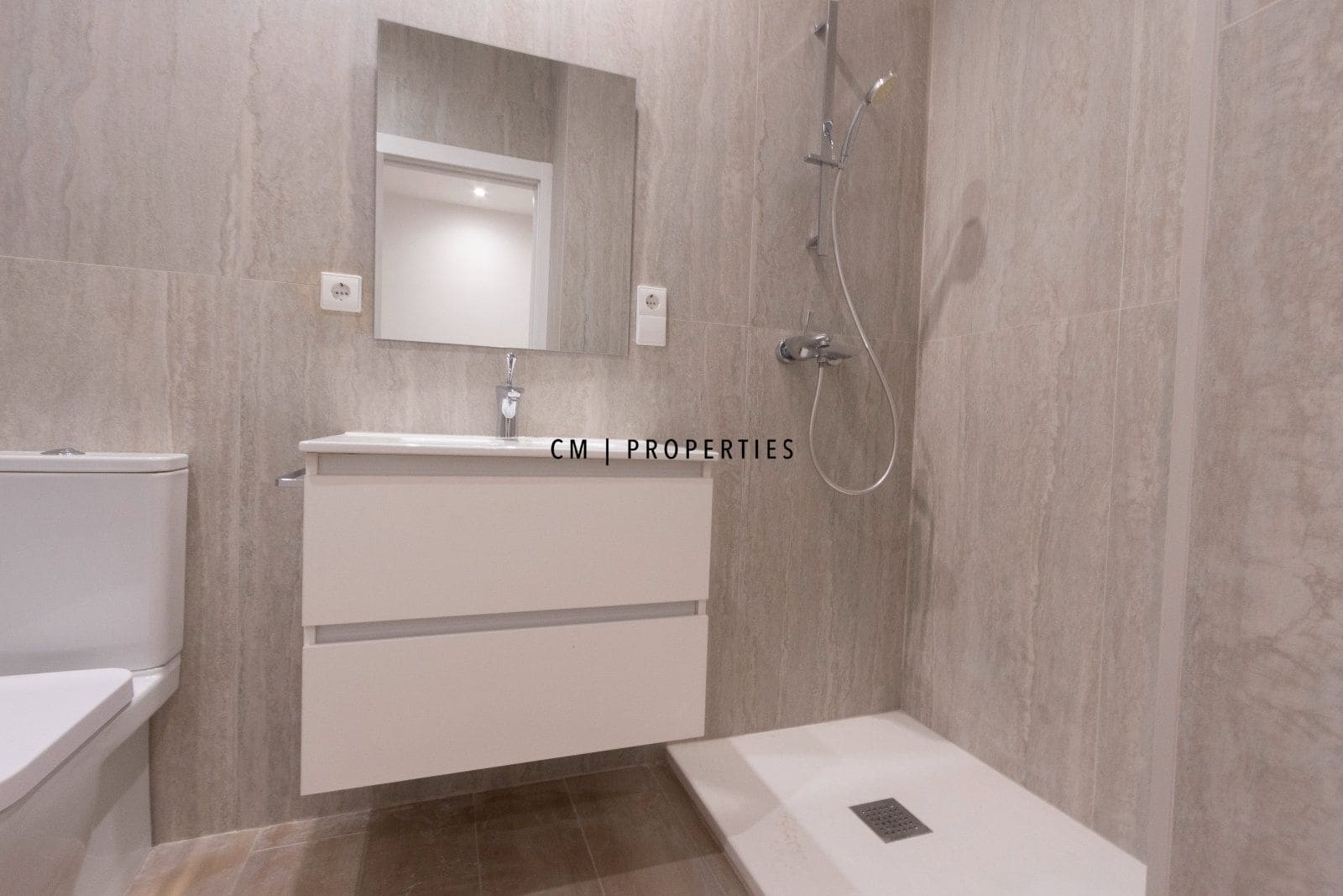 5 soverom Leilighet til leie i Valencia by - € 4 500 (Ref: 10076961)