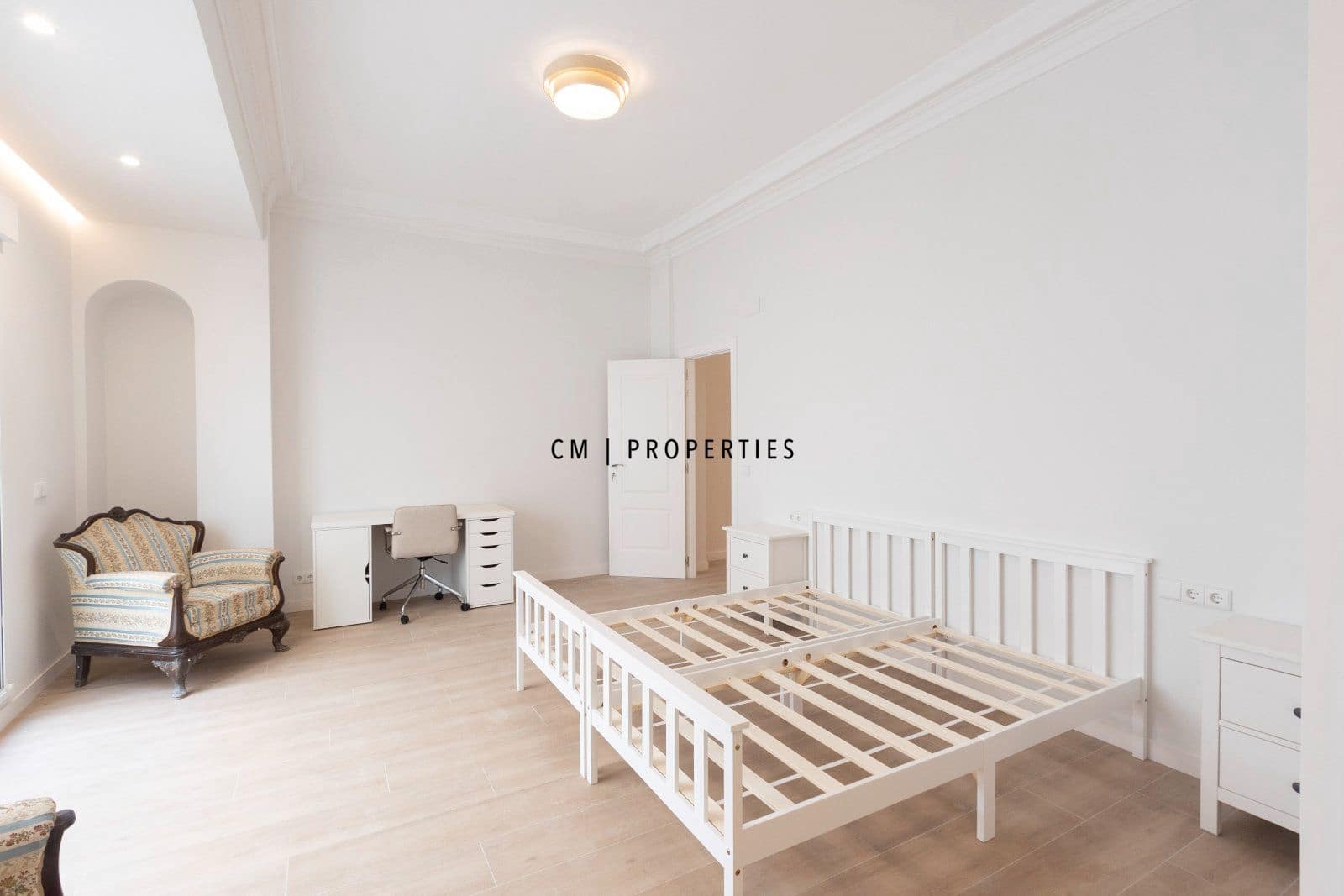 5 soverom Leilighet til leie i Valencia by - € 4 500 (Ref: 10076961)