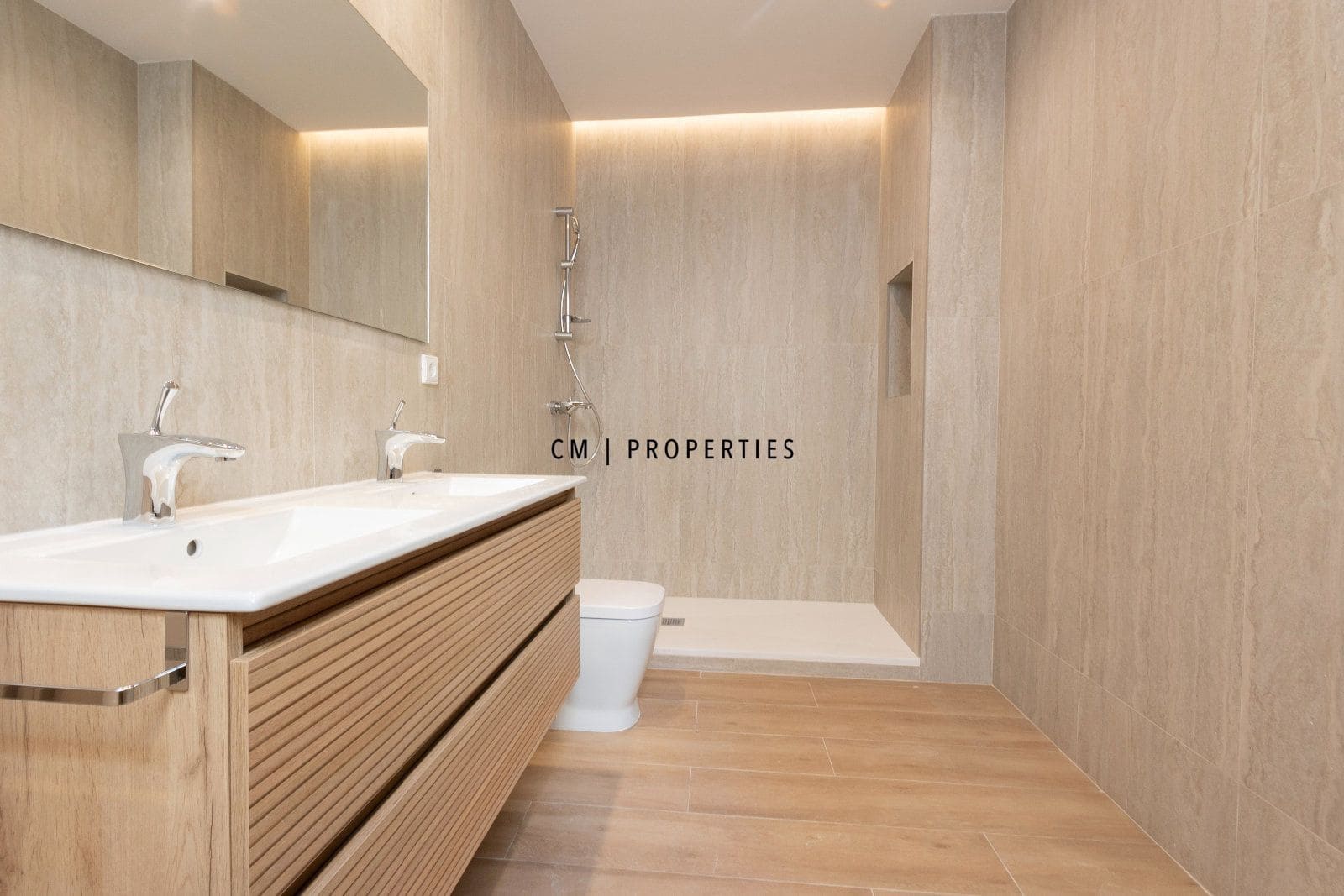 5 soverom Leilighet til leie i Valencia by - € 4 500 (Ref: 10076961)
