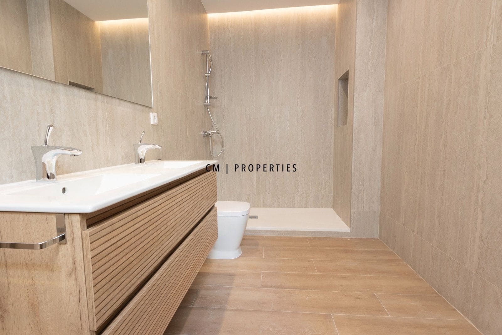 5 soverom Leilighet til leie i Valencia by - € 4 500 (Ref: 10076961)