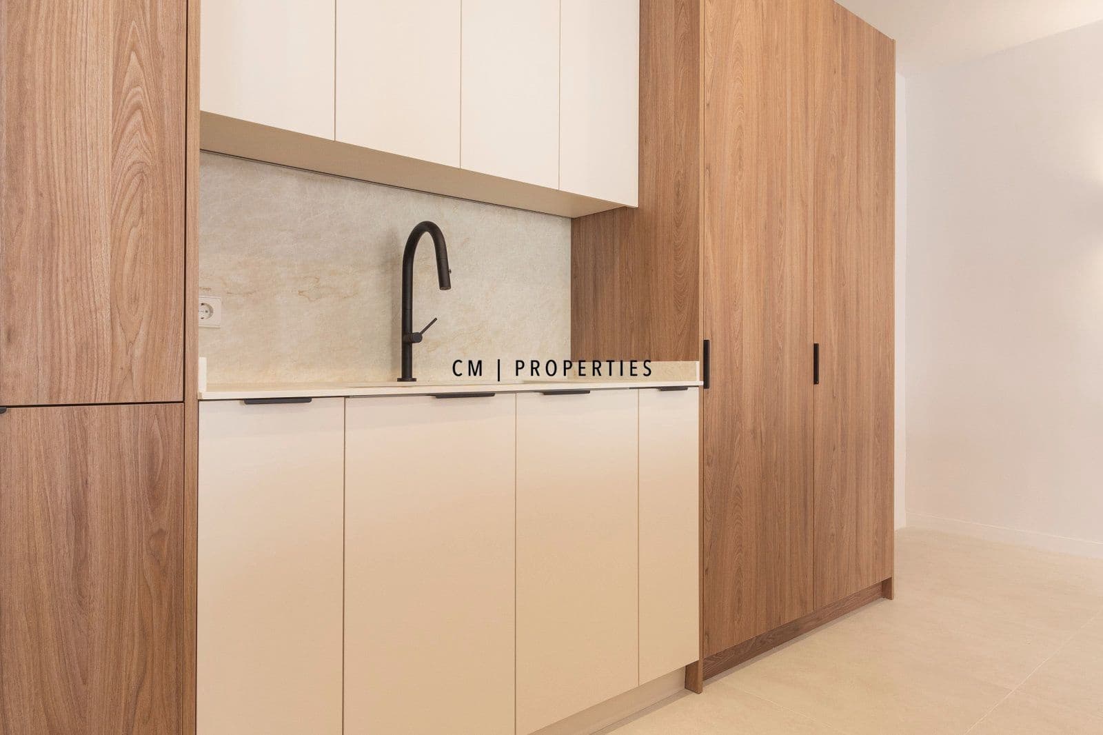 5 soverom Leilighet til leie i Valencia by - € 4 500 (Ref: 10076961)