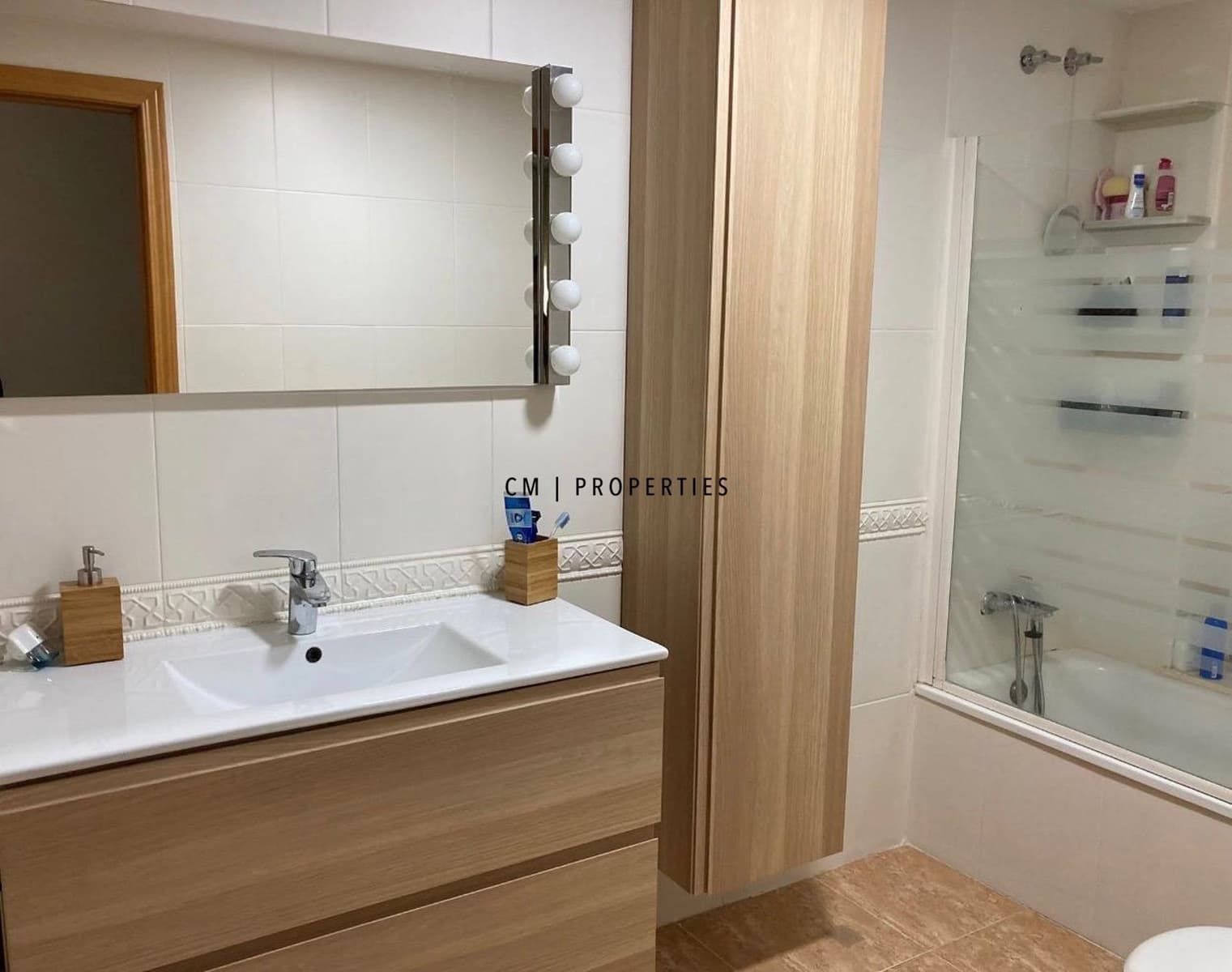Piso de 3 habitaciones en Alfafar en alquiler con garaje - 1.350 € (Ref: 10077014)
