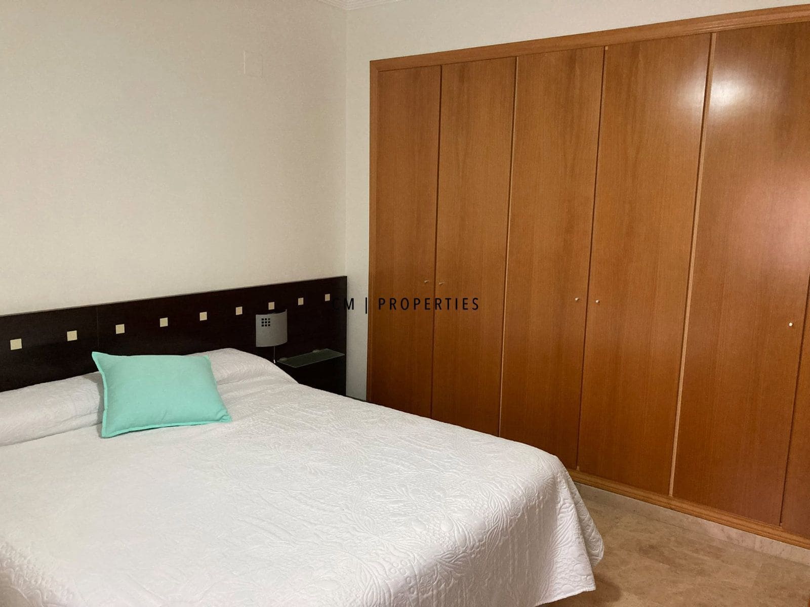 Piso de 3 habitaciones en Alfafar en alquiler con garaje - 1.350 € (Ref: 10077014)