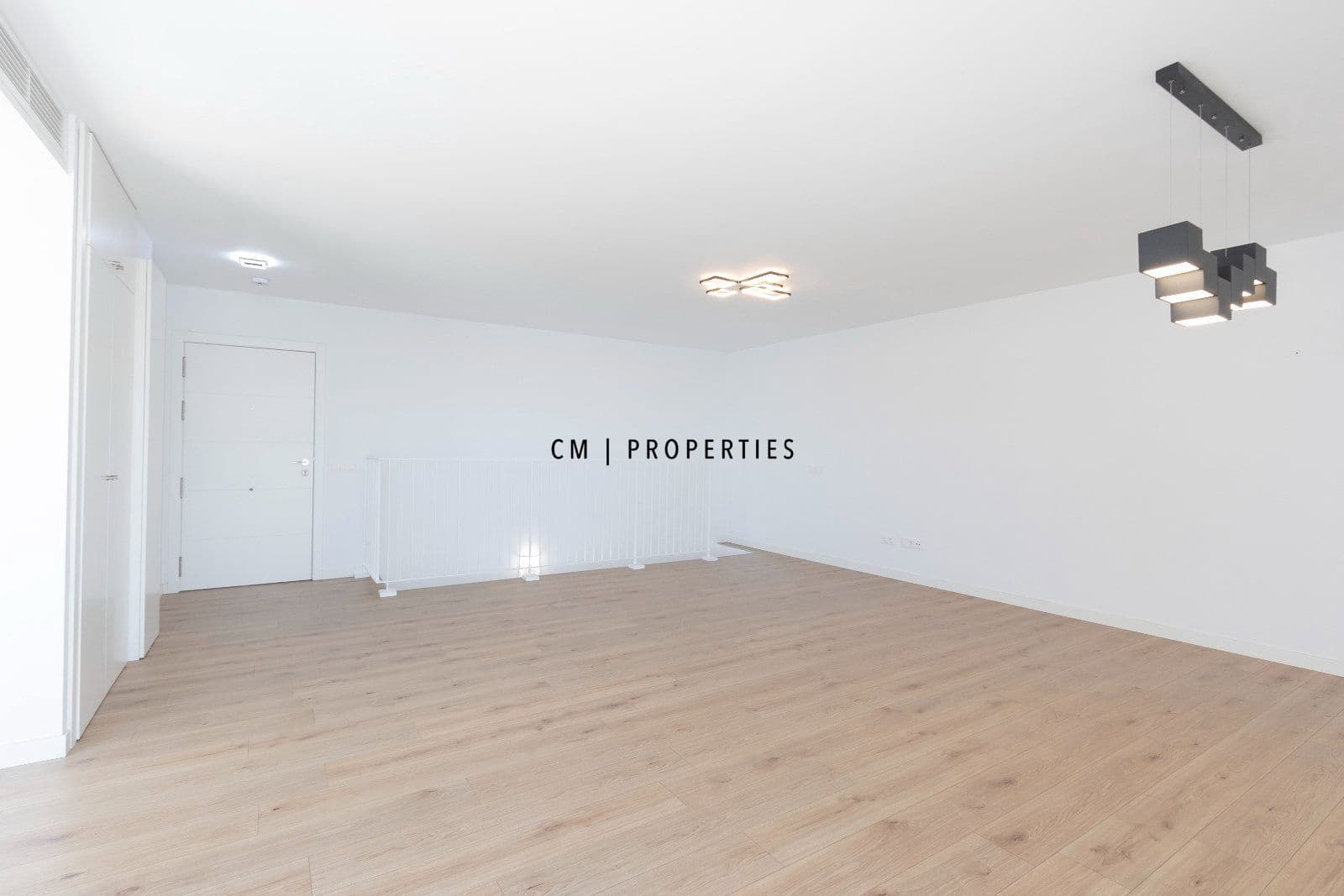 4 soveværelse Penthouse til leje i Valencia by med swimmingpool garage - € 3.400 (Ref: 10077308)