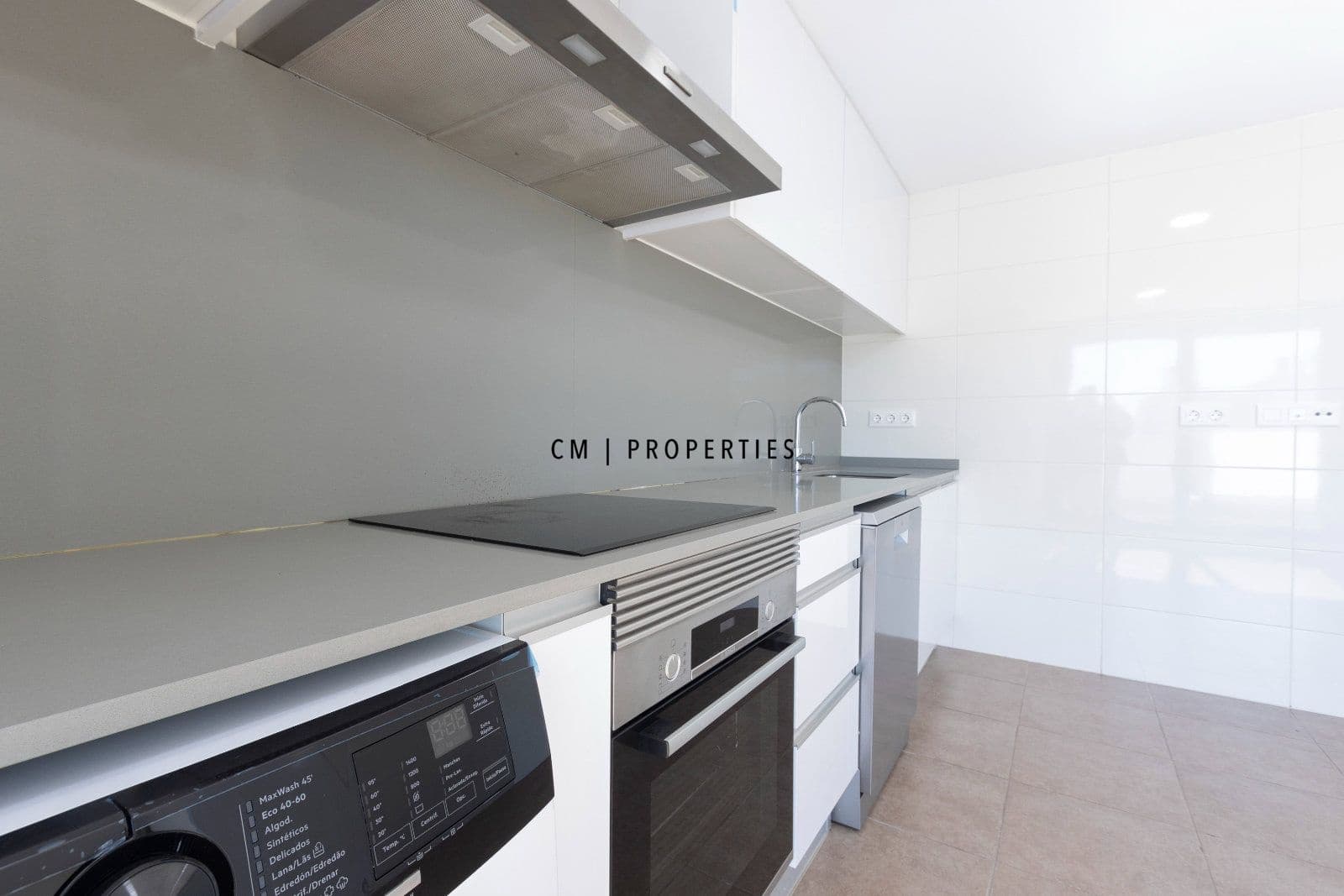 4 soveværelse Penthouse til leje i Valencia by med swimmingpool garage - € 3.400 (Ref: 10077308)
