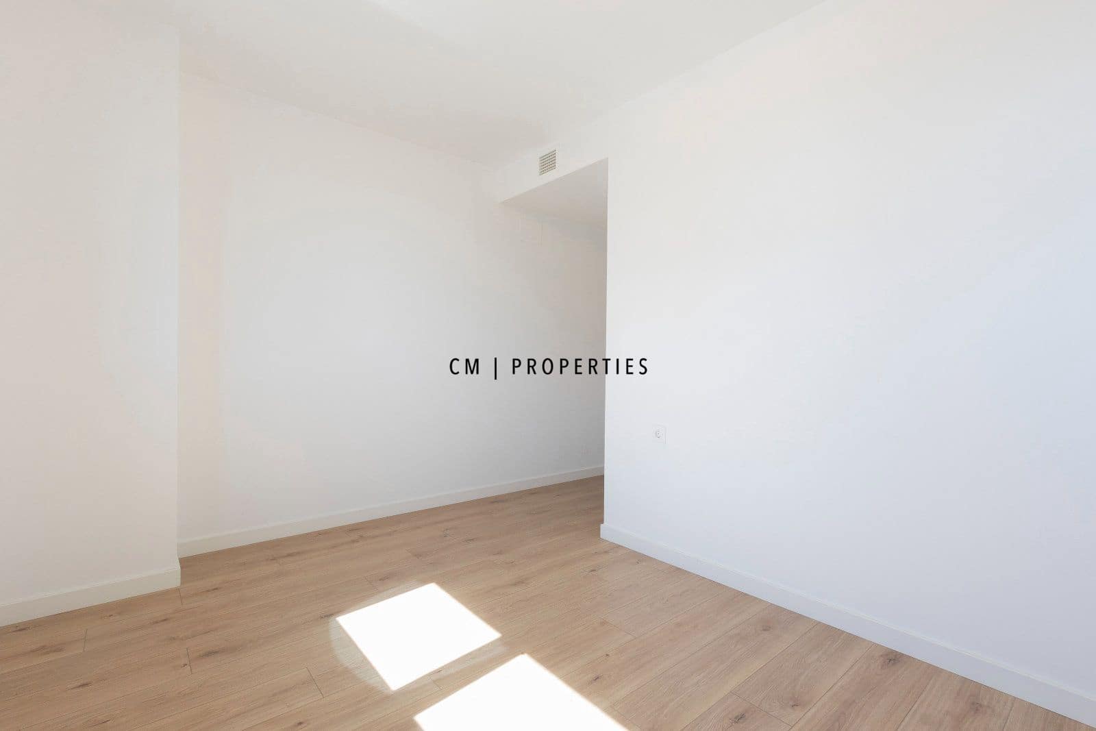 4 soveværelse Penthouse til leje i Valencia by med swimmingpool garage - € 3.400 (Ref: 10077308)
