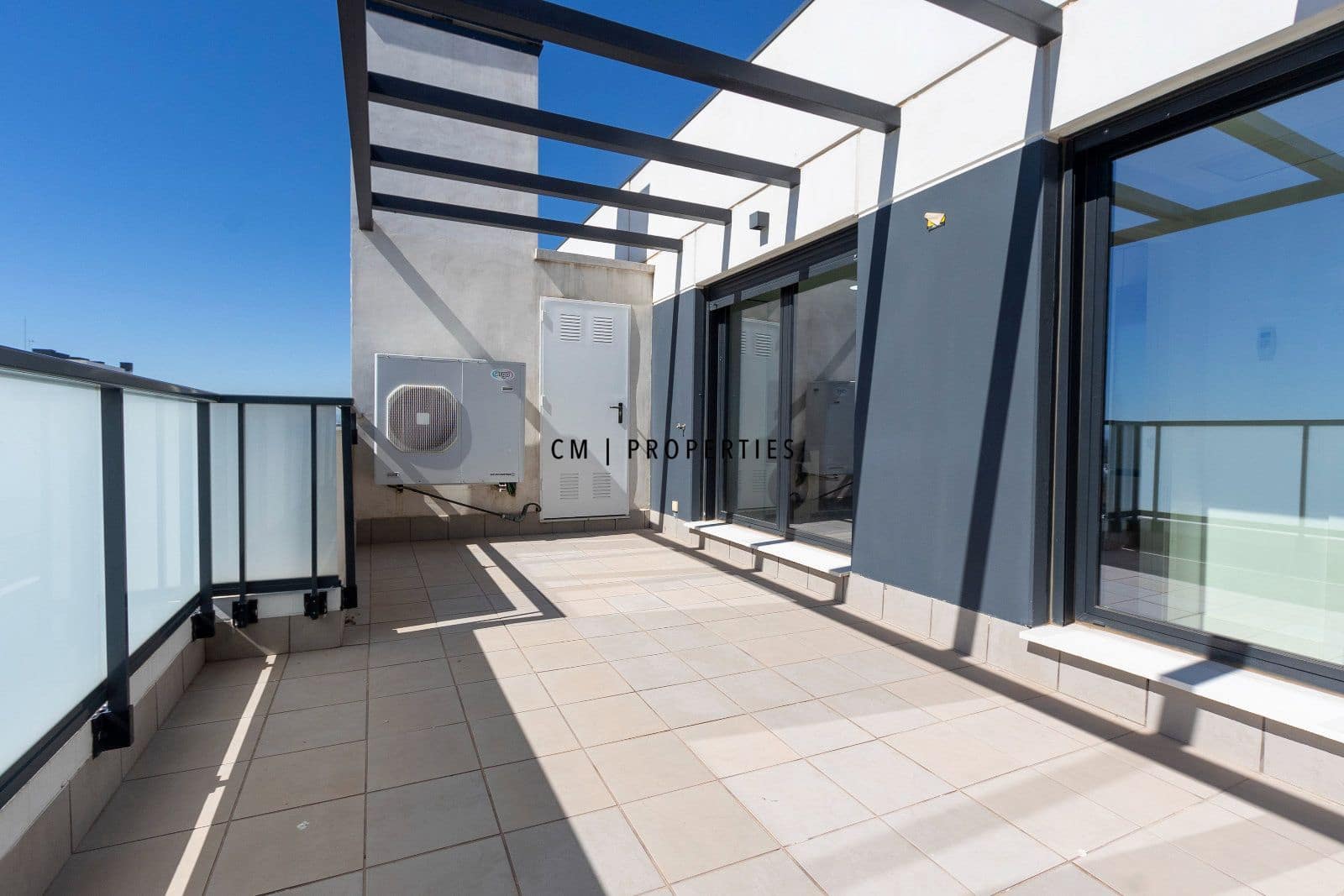 4 soveværelse Penthouse til leje i Valencia by med swimmingpool garage - € 3.400 (Ref: 10077308)