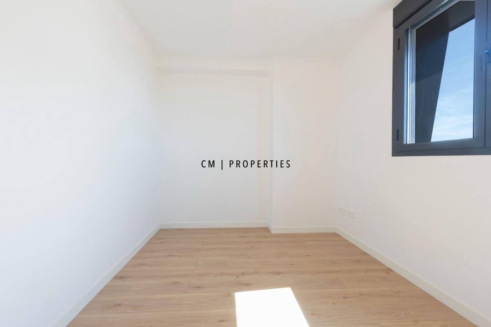 4 soveværelse Penthouse til leje i Valencia by med swimmingpool garage - € 3.400 (Ref: 10077308)