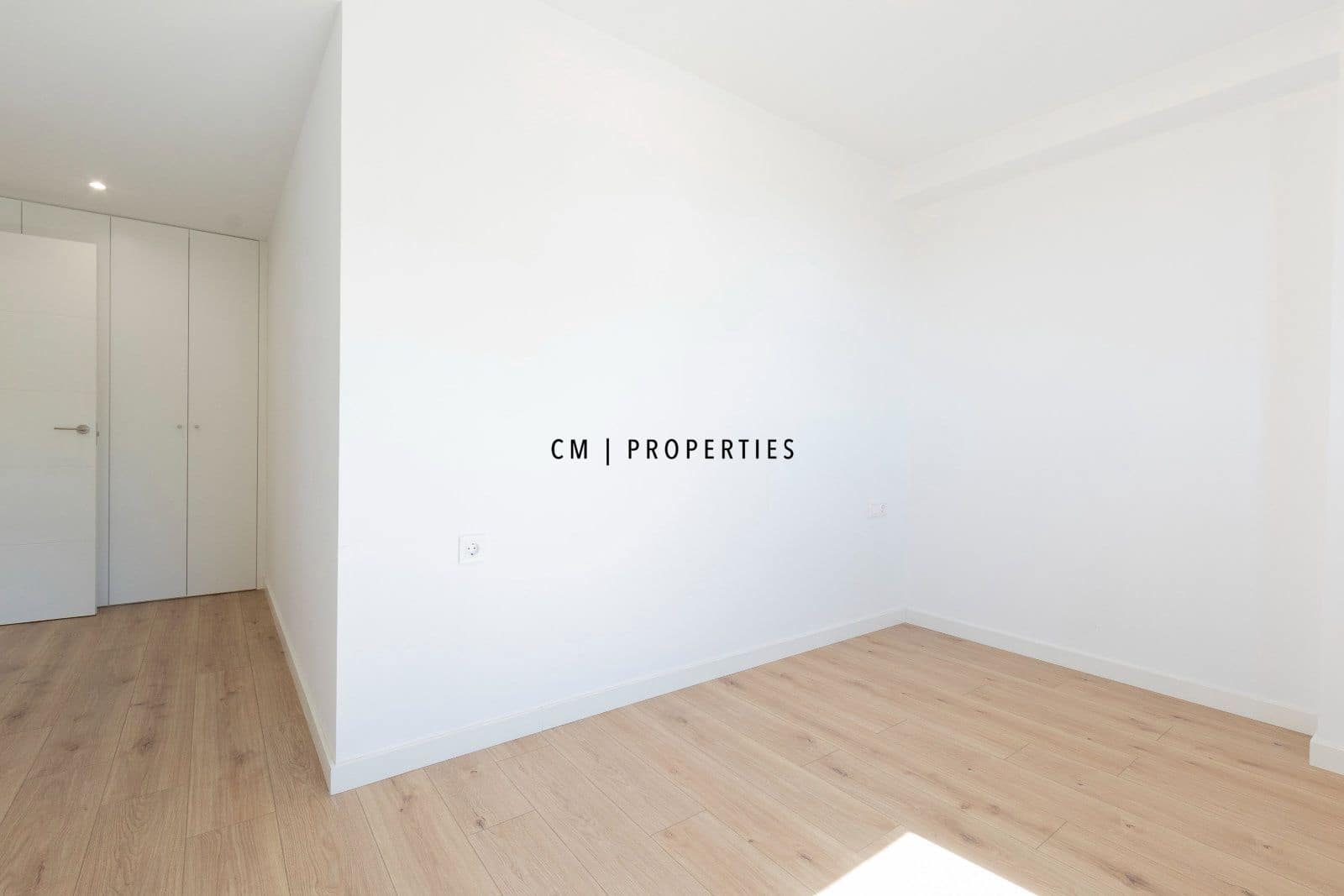 4 soveværelse Penthouse til leje i Valencia by med swimmingpool garage - € 3.400 (Ref: 10077308)
