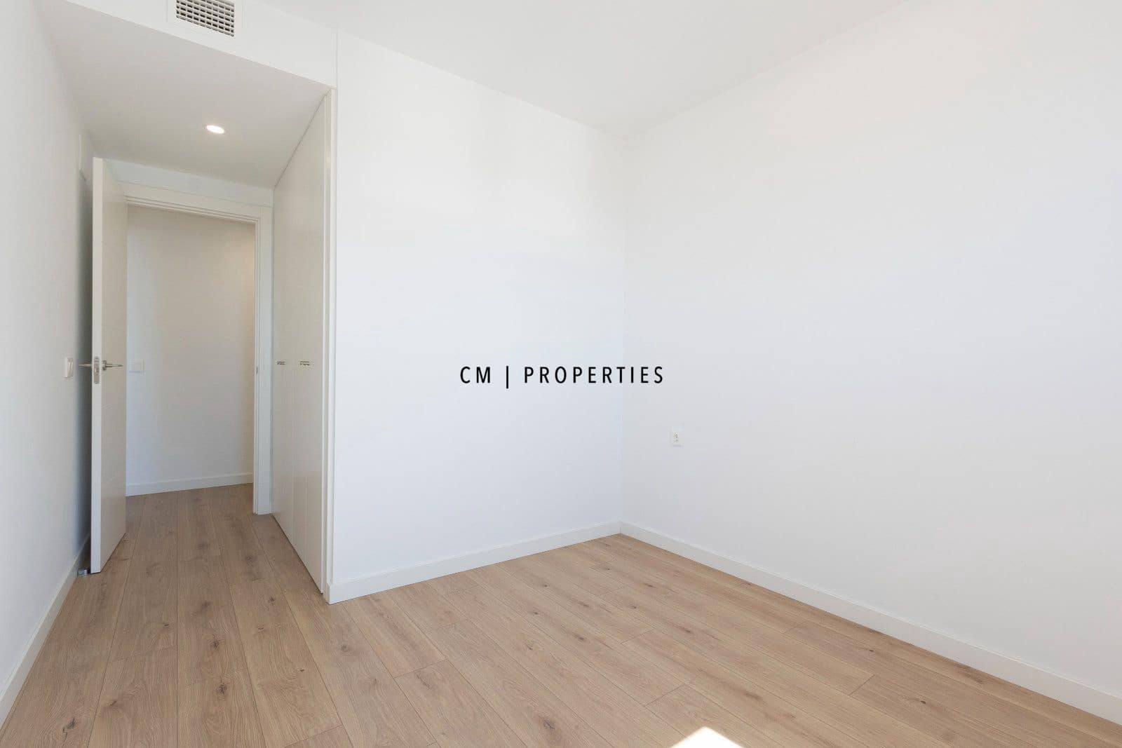 4 soveværelse Penthouse til leje i Valencia by med swimmingpool garage - € 3.400 (Ref: 10077308)