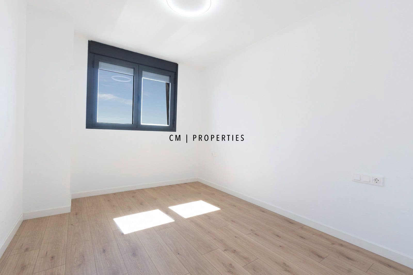 4 soveværelse Penthouse til leje i Valencia by med swimmingpool garage - € 3.400 (Ref: 10077308)