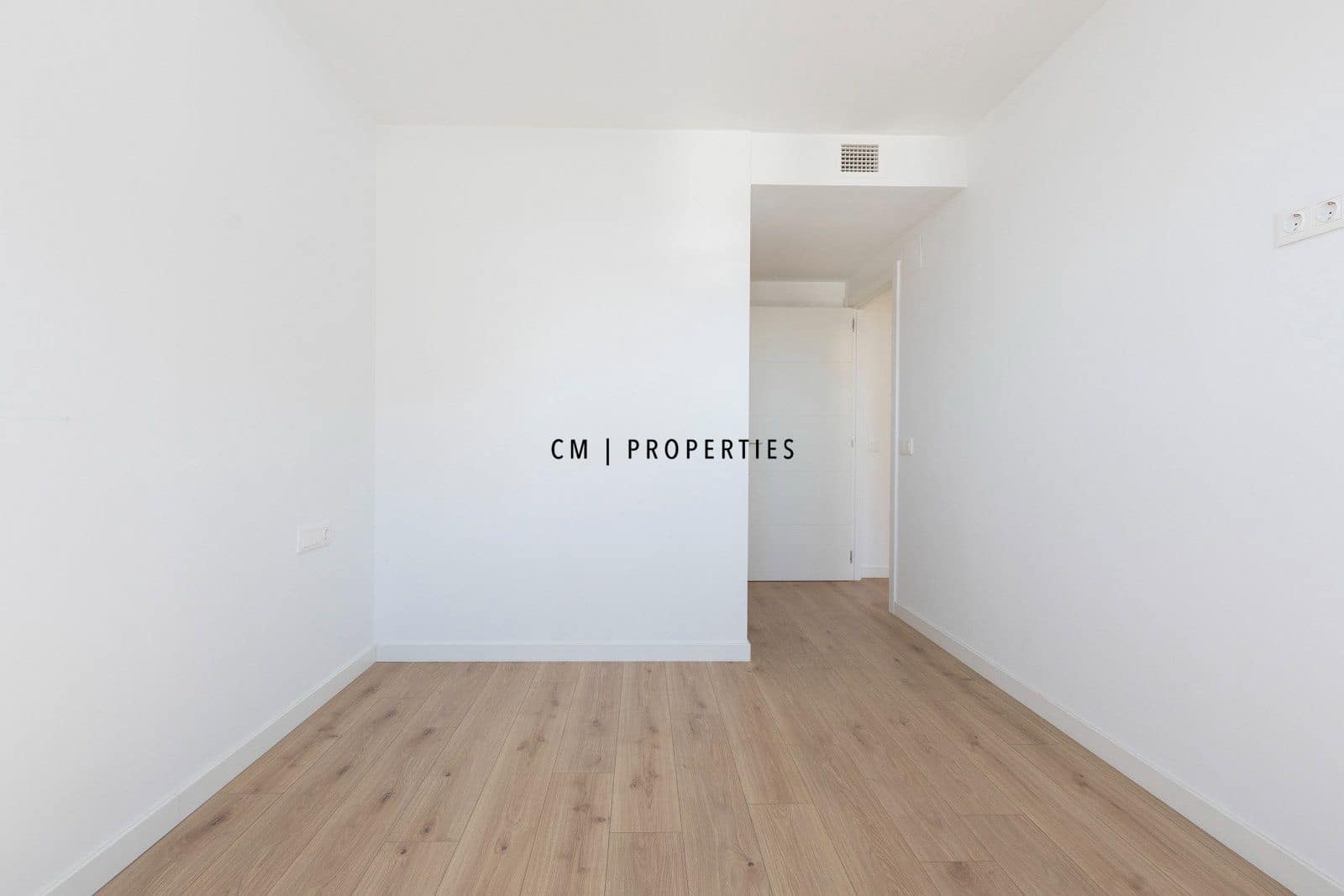 4 soveværelse Penthouse til leje i Valencia by med swimmingpool garage - € 3.400 (Ref: 10077308)