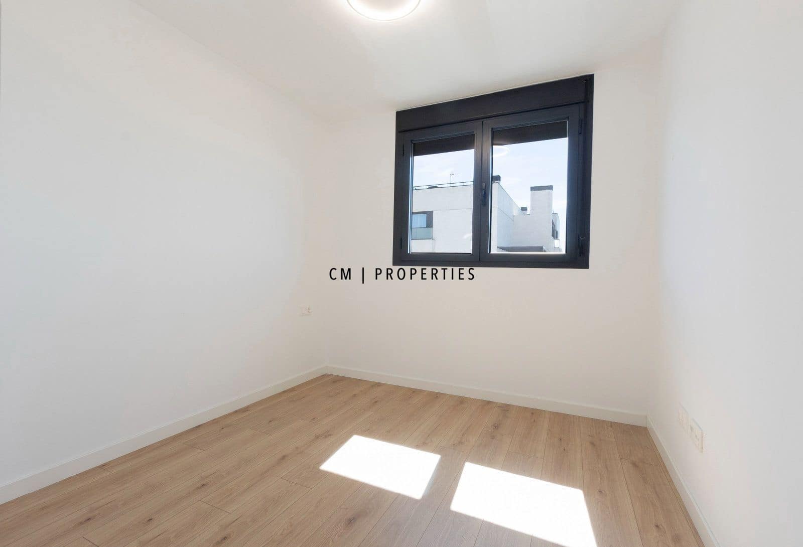 4 soveværelse Penthouse til leje i Valencia by med swimmingpool garage - € 3.400 (Ref: 10077308)