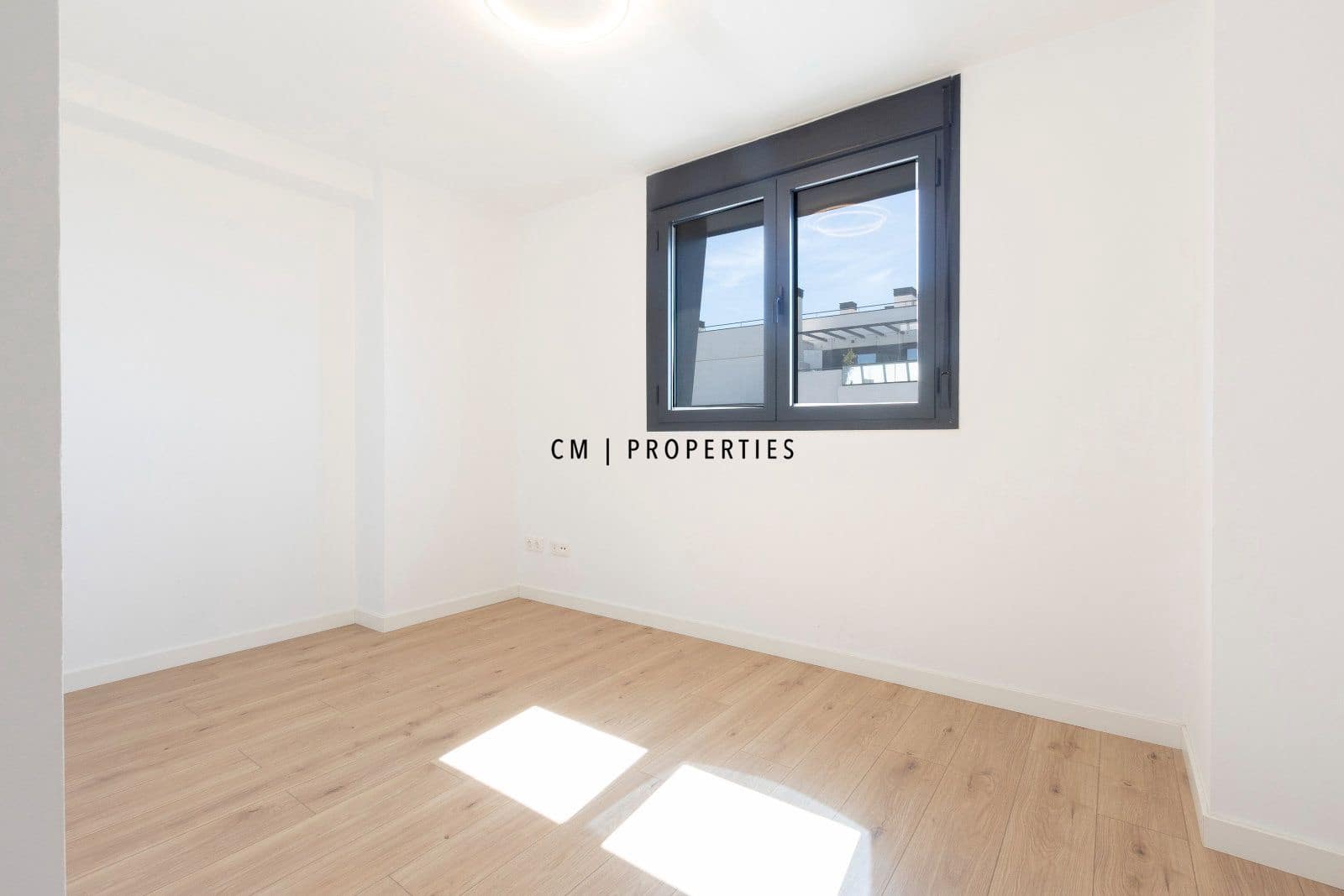 4 soveværelse Penthouse til leje i Valencia by med swimmingpool garage - € 3.400 (Ref: 10077308)
