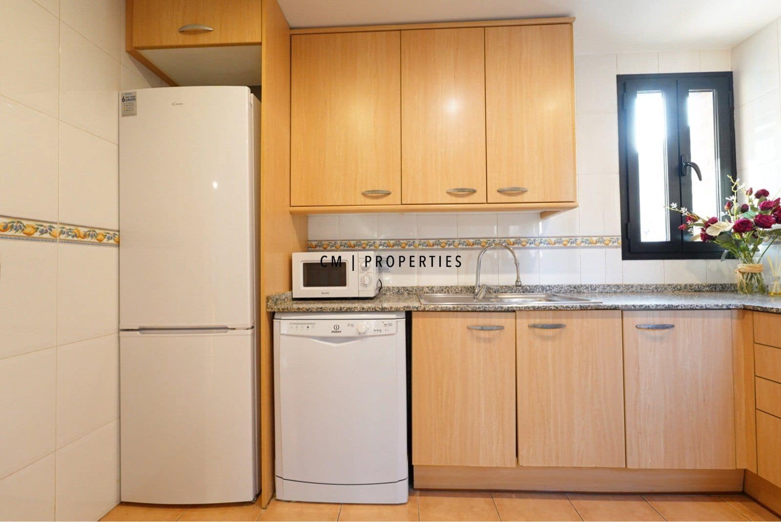 3 slaapkamer Flat te huur in Valencia stad met zwembad garage - € 2.495 (Ref: 10080203)