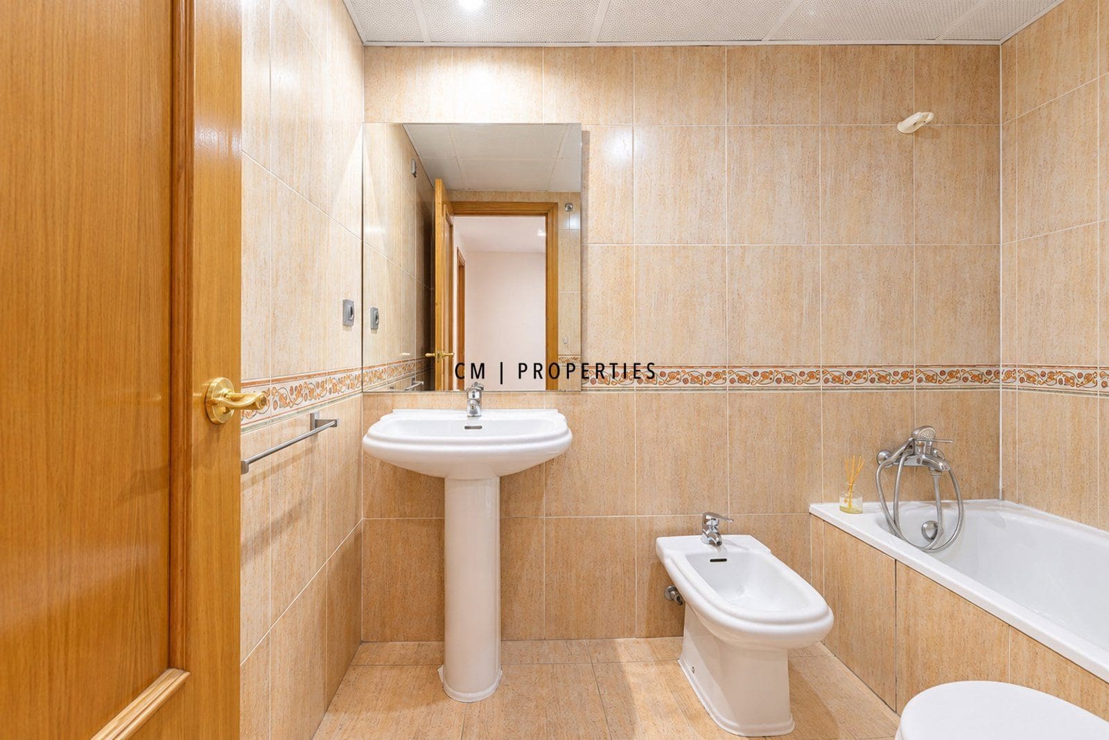 3 slaapkamer Flat te huur in Valencia stad met zwembad garage - € 2.495 (Ref: 10080203)