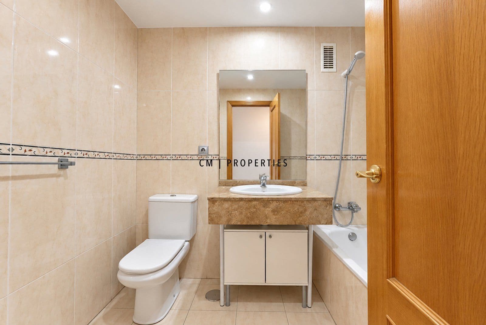 3 slaapkamer Flat te huur in Valencia stad met zwembad garage - € 2.495 (Ref: 10080203)