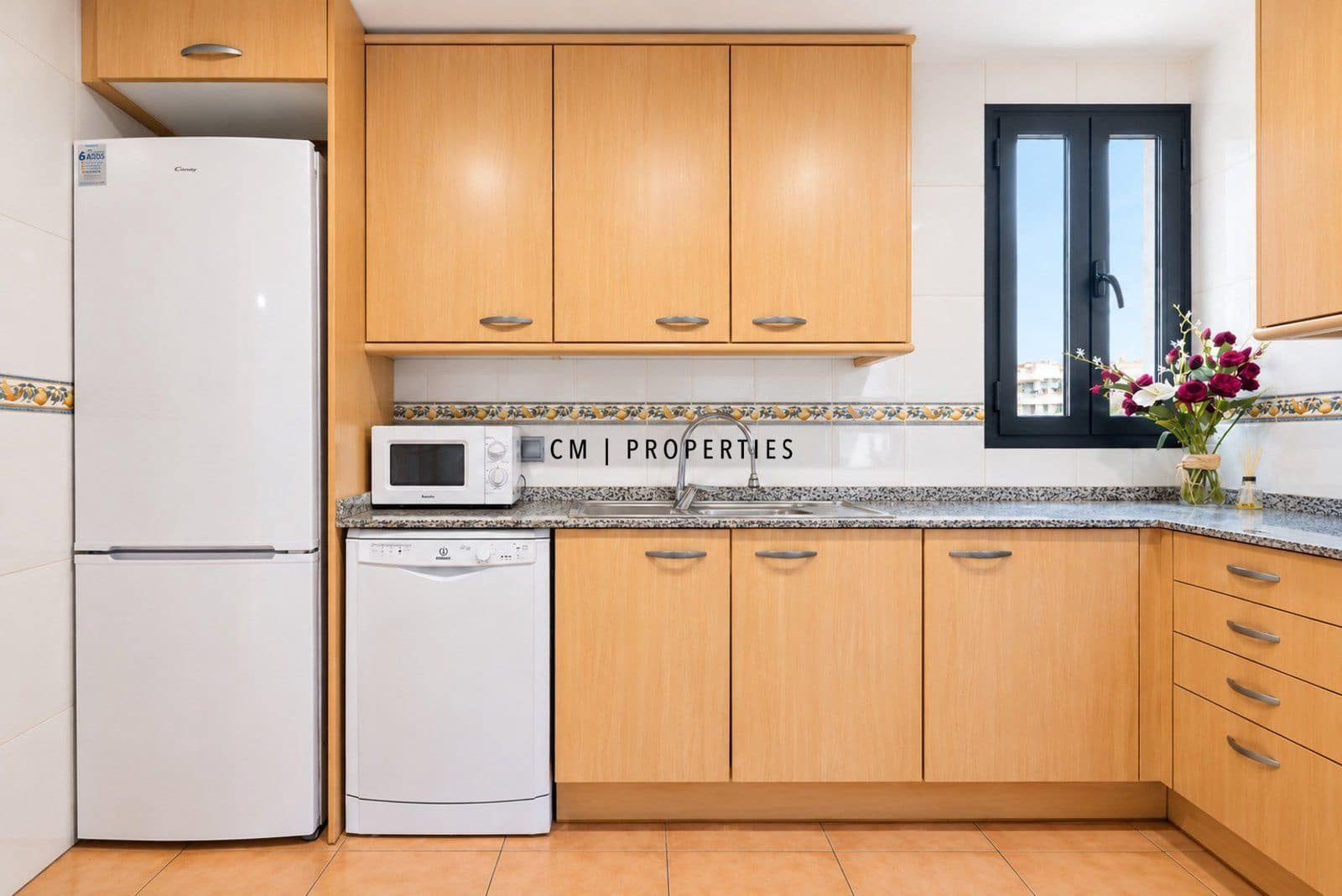3 slaapkamer Flat te huur in Valencia stad met zwembad garage - € 2.495 (Ref: 10080203)