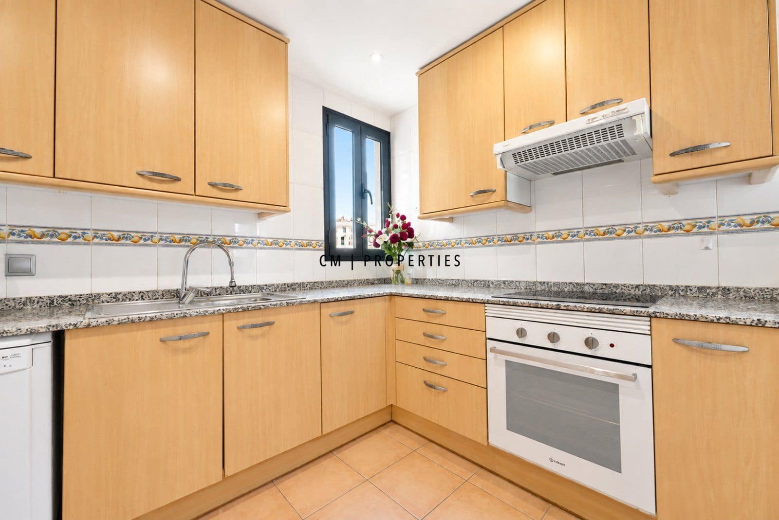 3 slaapkamer Flat te huur in Valencia stad met zwembad garage - € 2.495 (Ref: 10080203)