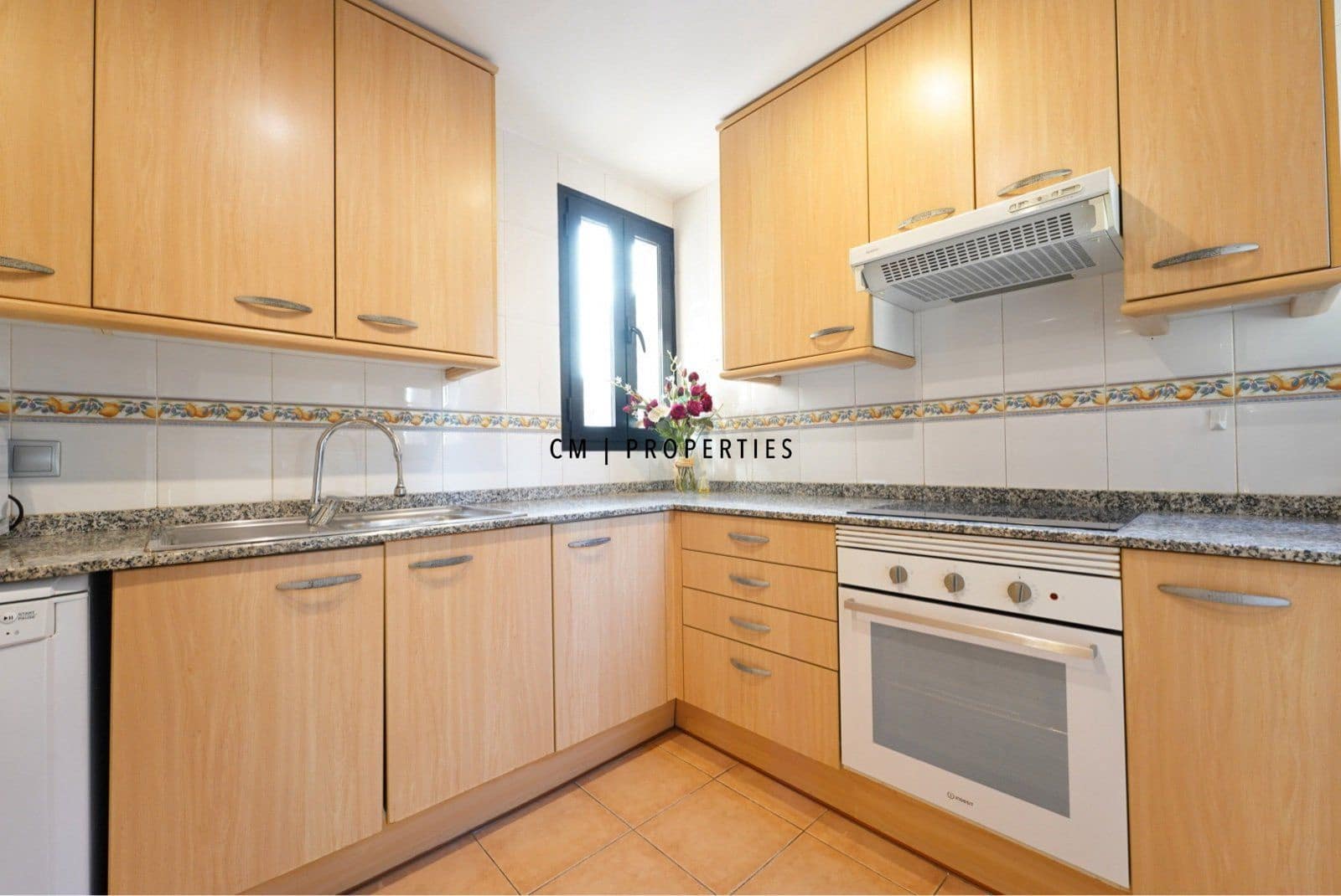 3 slaapkamer Flat te huur in Valencia stad met zwembad garage - € 2.495 (Ref: 10080203)