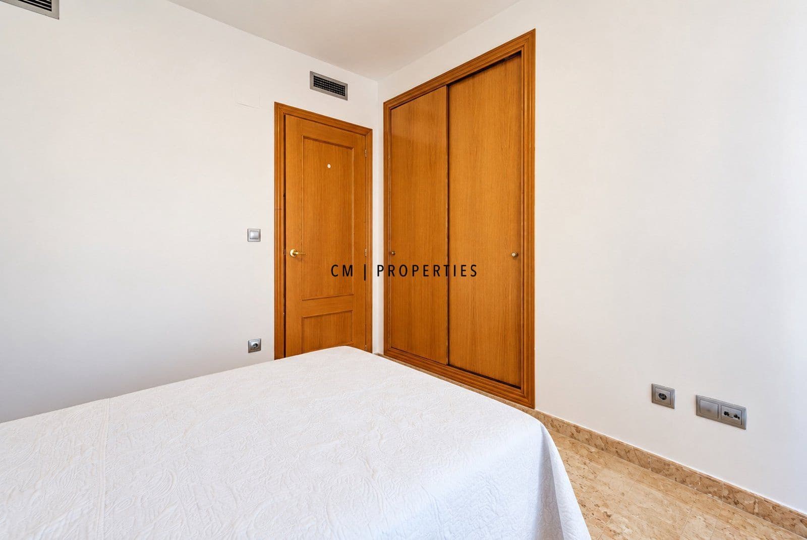3 slaapkamer Flat te huur in Valencia stad met zwembad garage - € 2.495 (Ref: 10080203)