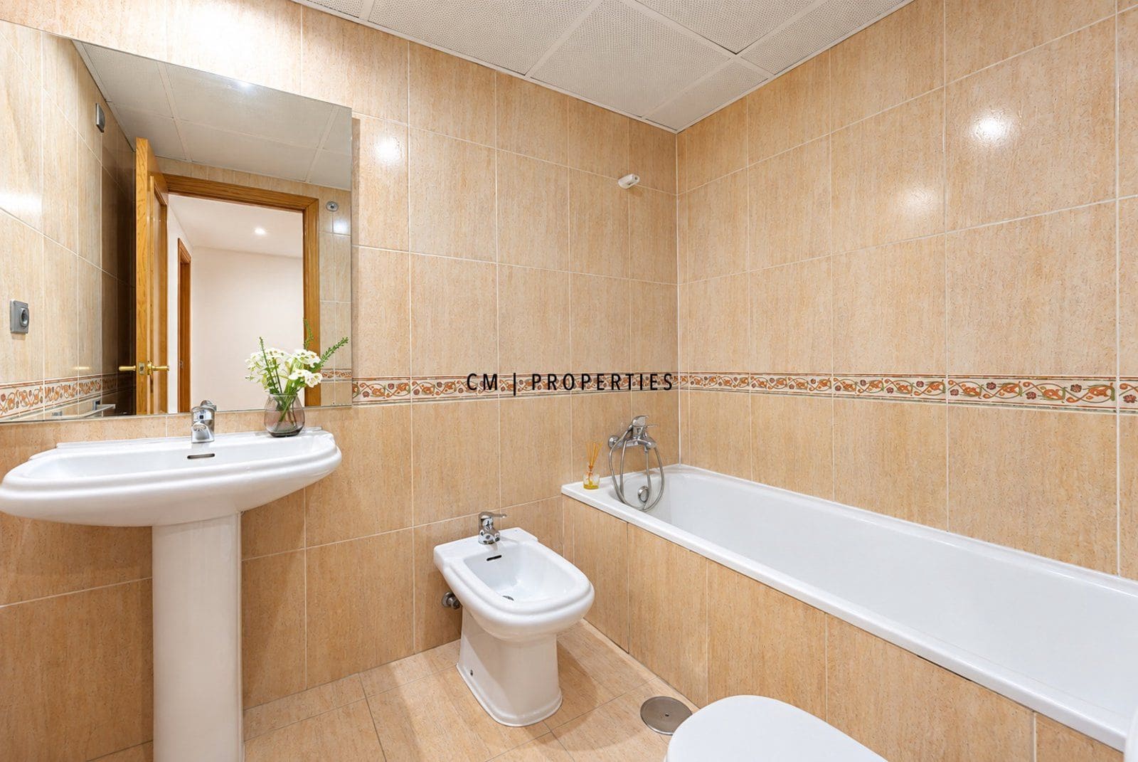 3 slaapkamer Flat te huur in Valencia stad met zwembad garage - € 2.495 (Ref: 10080203)