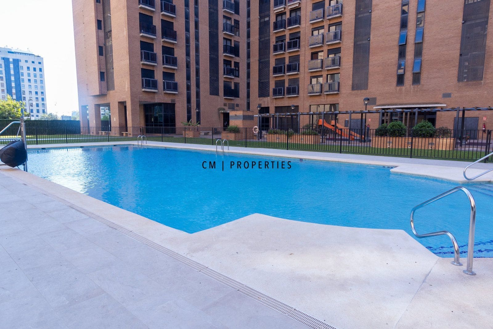 3 slaapkamer Flat te huur in Valencia stad met zwembad garage - € 2.495 (Ref: 10080203)