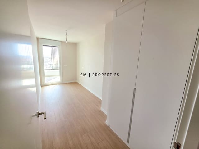 Piso de 2 habitaciones en L'Eixample, València ciudad en alquiler con piscina garaje - 2.400 € (Ref: 10081569)