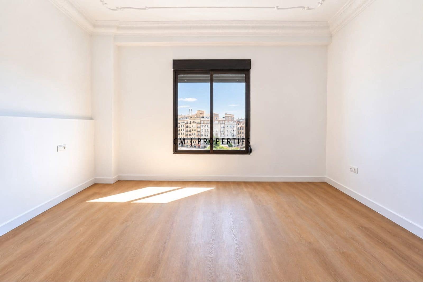 4 slaapkamer Flat te huur in Valencia stad - € 1.900 (Ref: 10093817)