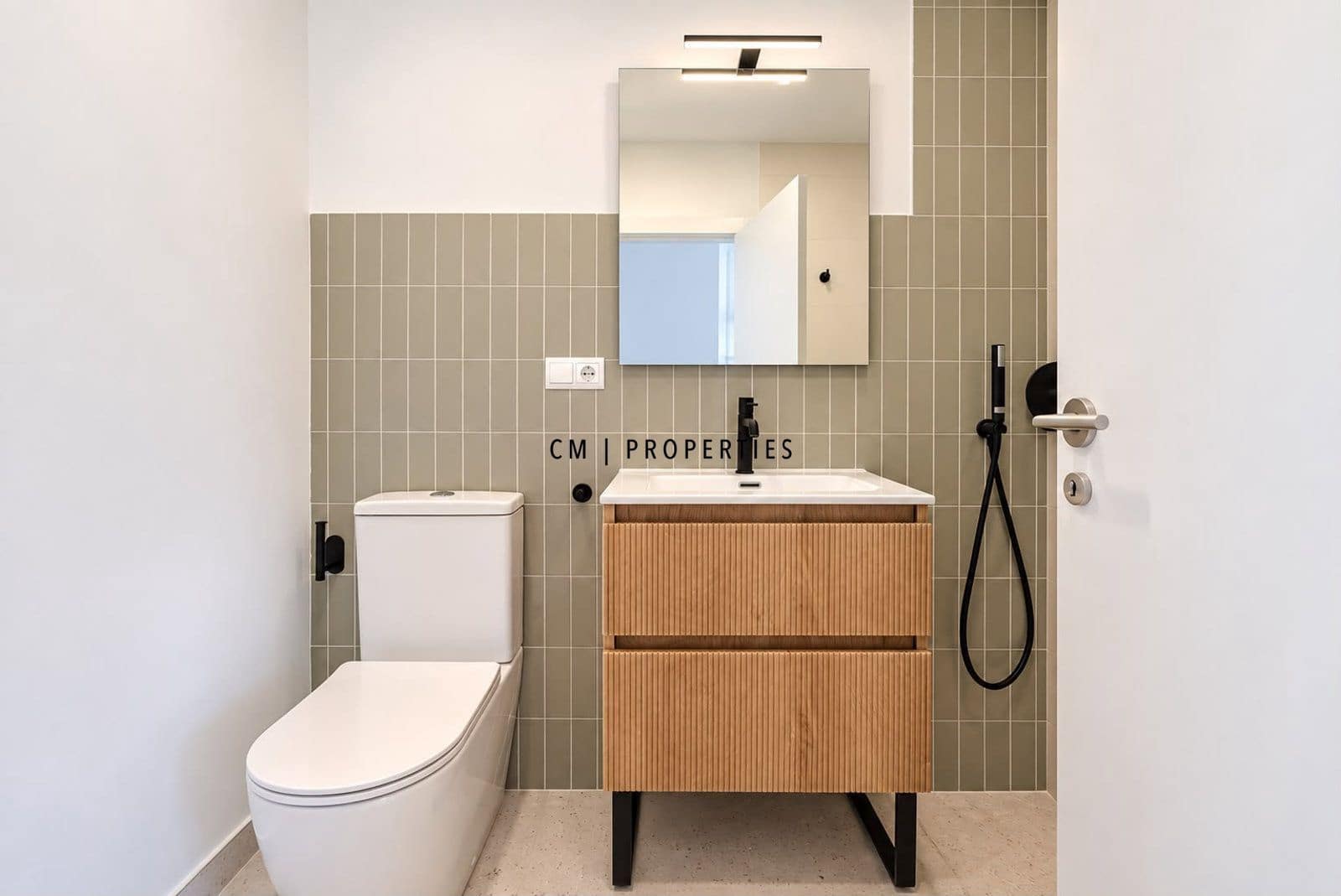 4 slaapkamer Flat te huur in Valencia stad - € 1.900 (Ref: 10093817)