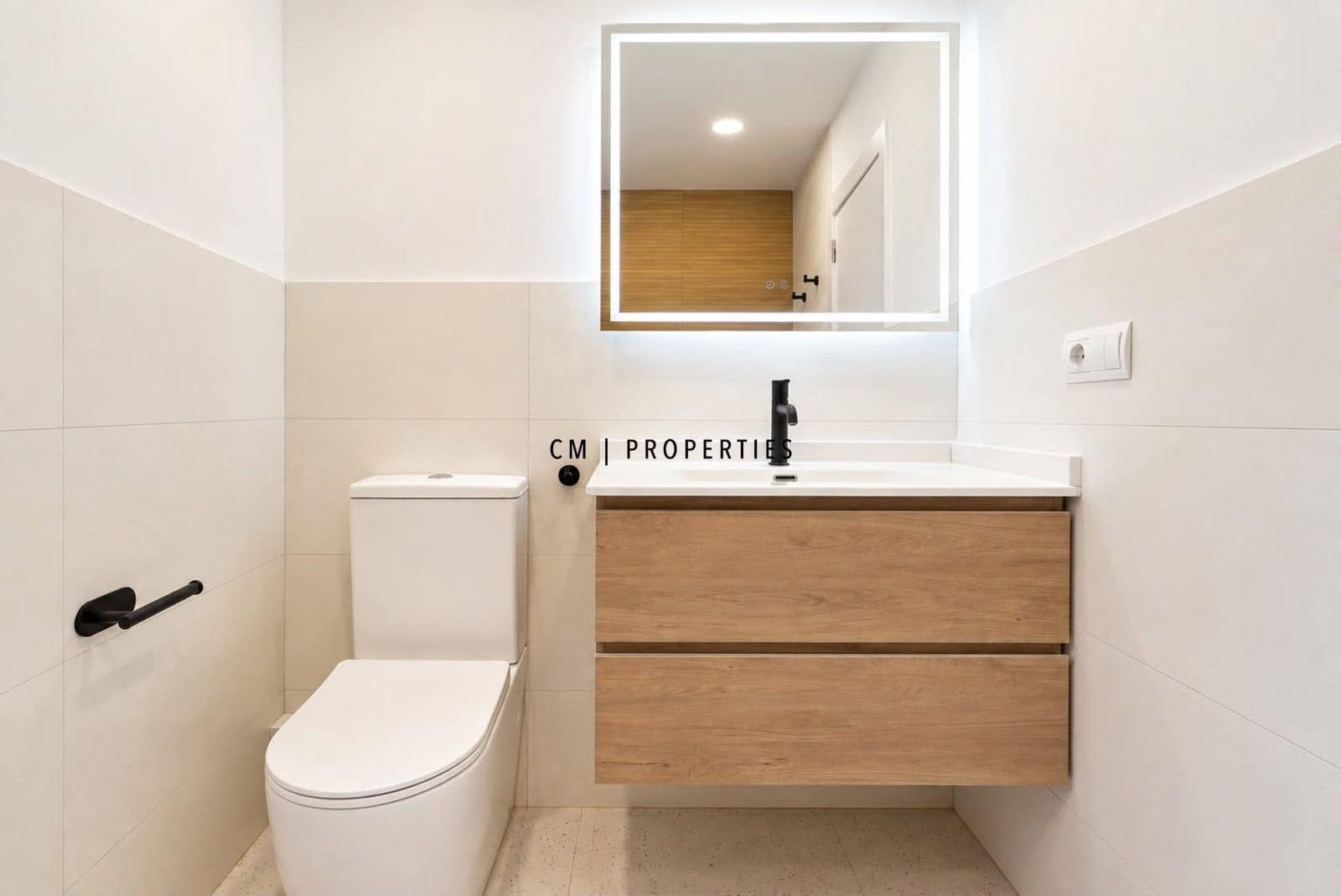4 slaapkamer Flat te huur in Valencia stad - € 1.900 (Ref: 10093817)