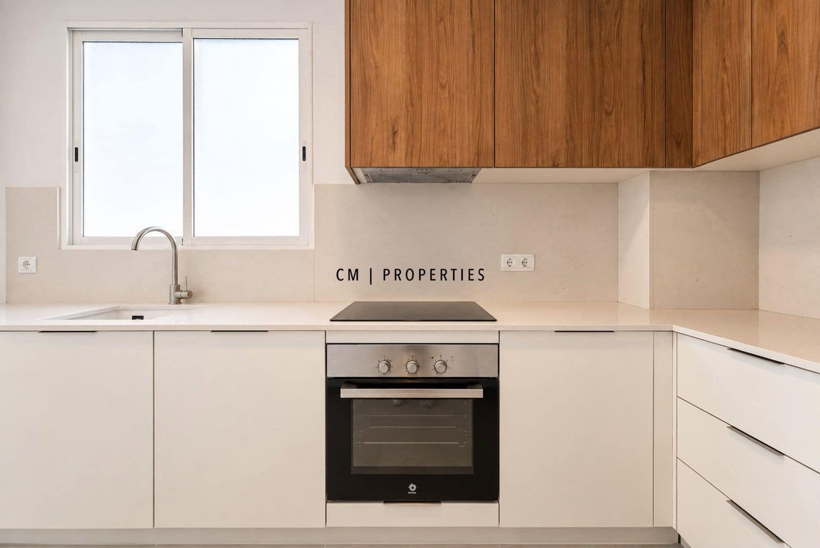 4 slaapkamer Flat te huur in Valencia stad - € 1.900 (Ref: 10093817)