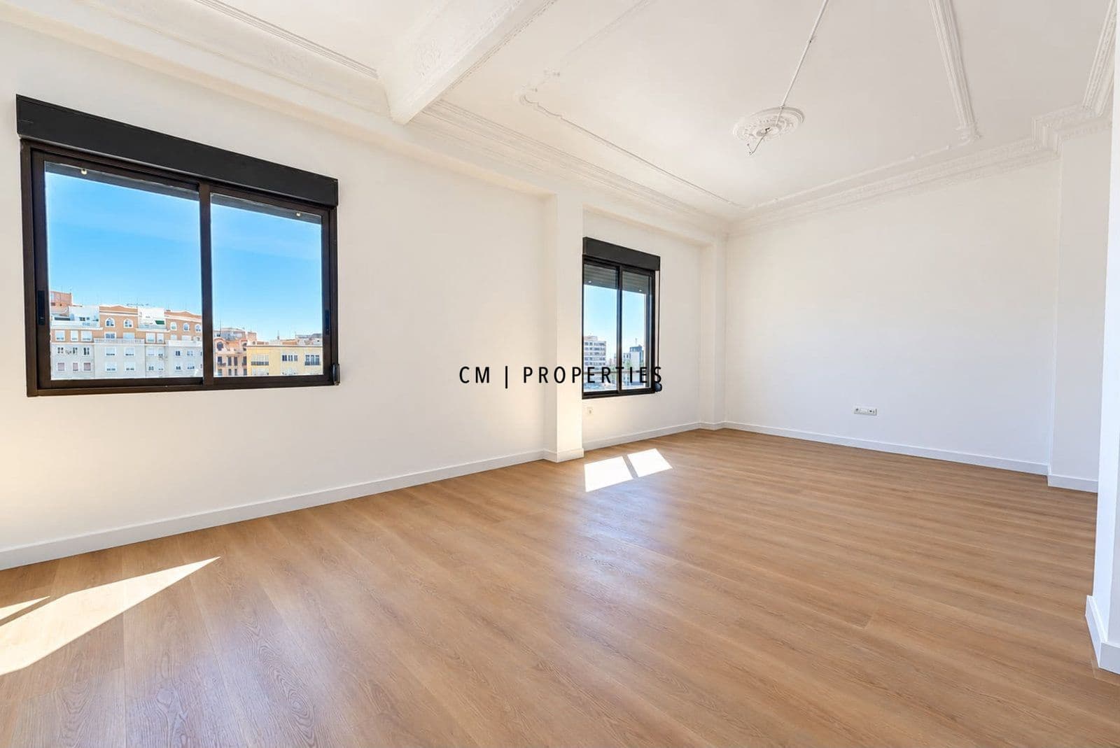 4 slaapkamer Flat te huur in Valencia stad - € 1.900 (Ref: 10093817)