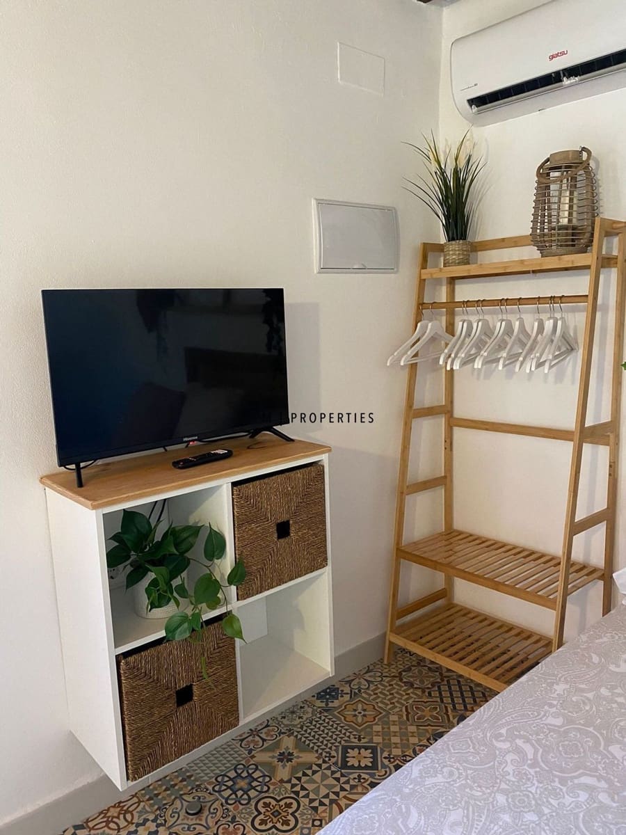 Leilighet til leie i Valencia by - € 1 200 (Ref: 10093937)