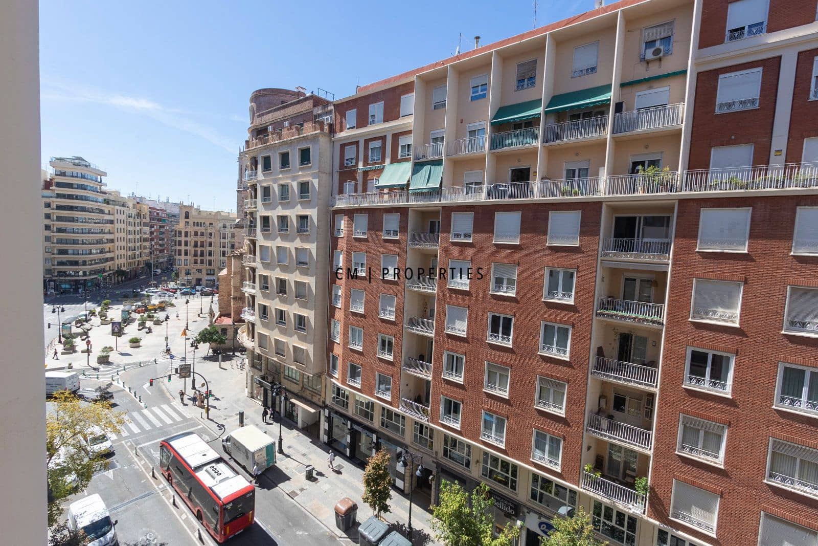 Appartement de 3 chambres à louer à Valence ville - 2 000 € (Ref: 10095706)