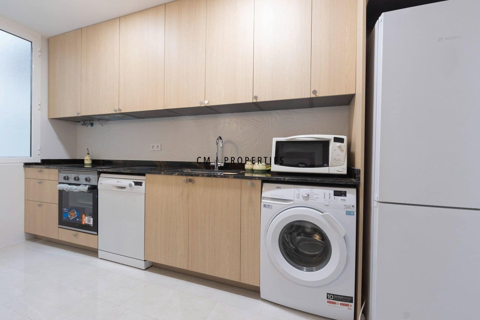 3 slaapkamer Flat te huur in Valencia stad - € 2.015 (Ref: 10100742)