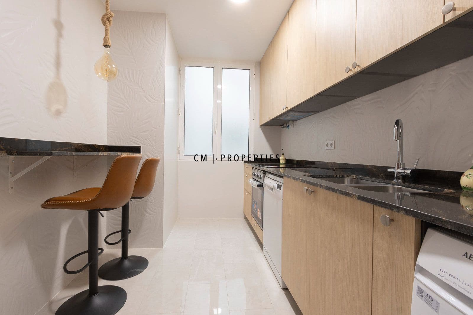 3 slaapkamer Flat te huur in Valencia stad - € 2.015 (Ref: 10100742)