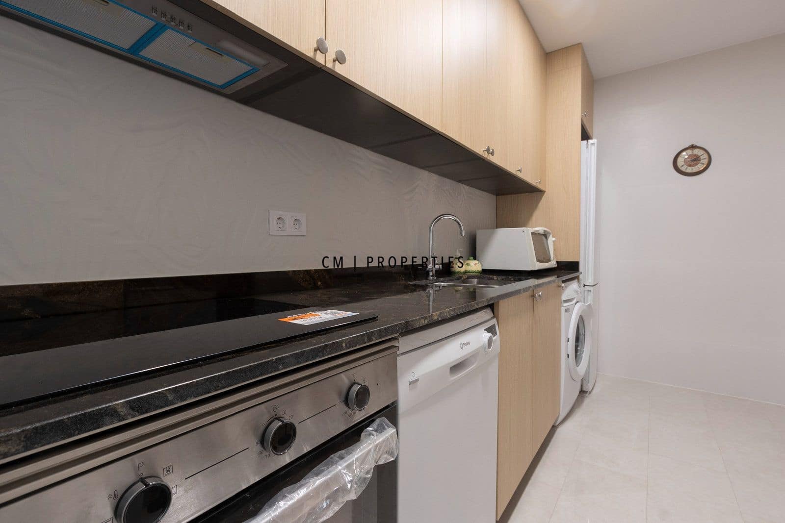 3 slaapkamer Flat te huur in Valencia stad - € 2.015 (Ref: 10100742)