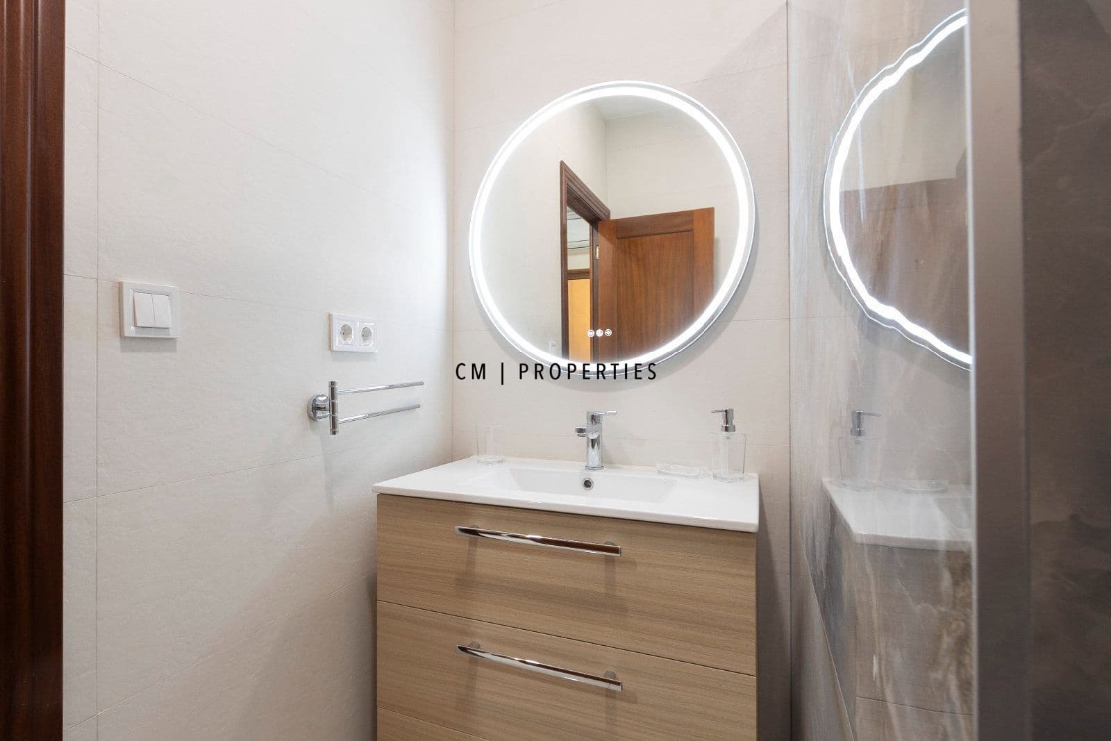 3 slaapkamer Flat te huur in Valencia stad - € 2.015 (Ref: 10100742)