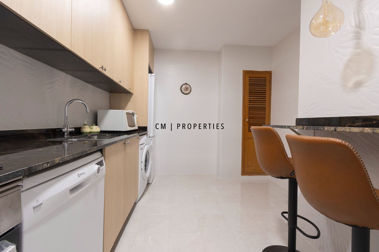 3 slaapkamer Flat te huur in Valencia stad - € 2.015 (Ref: 10100742)