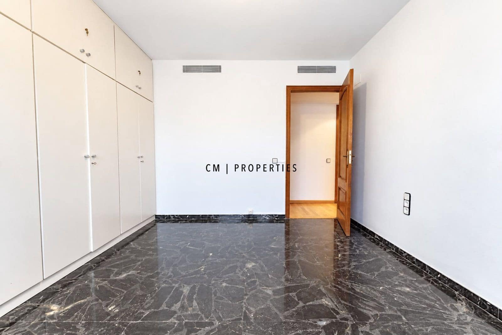 5 sypialnia Mieszkanie do wynajęcia w Miasto Walencja z garażem - 3 500 € (Ref: 10101126)