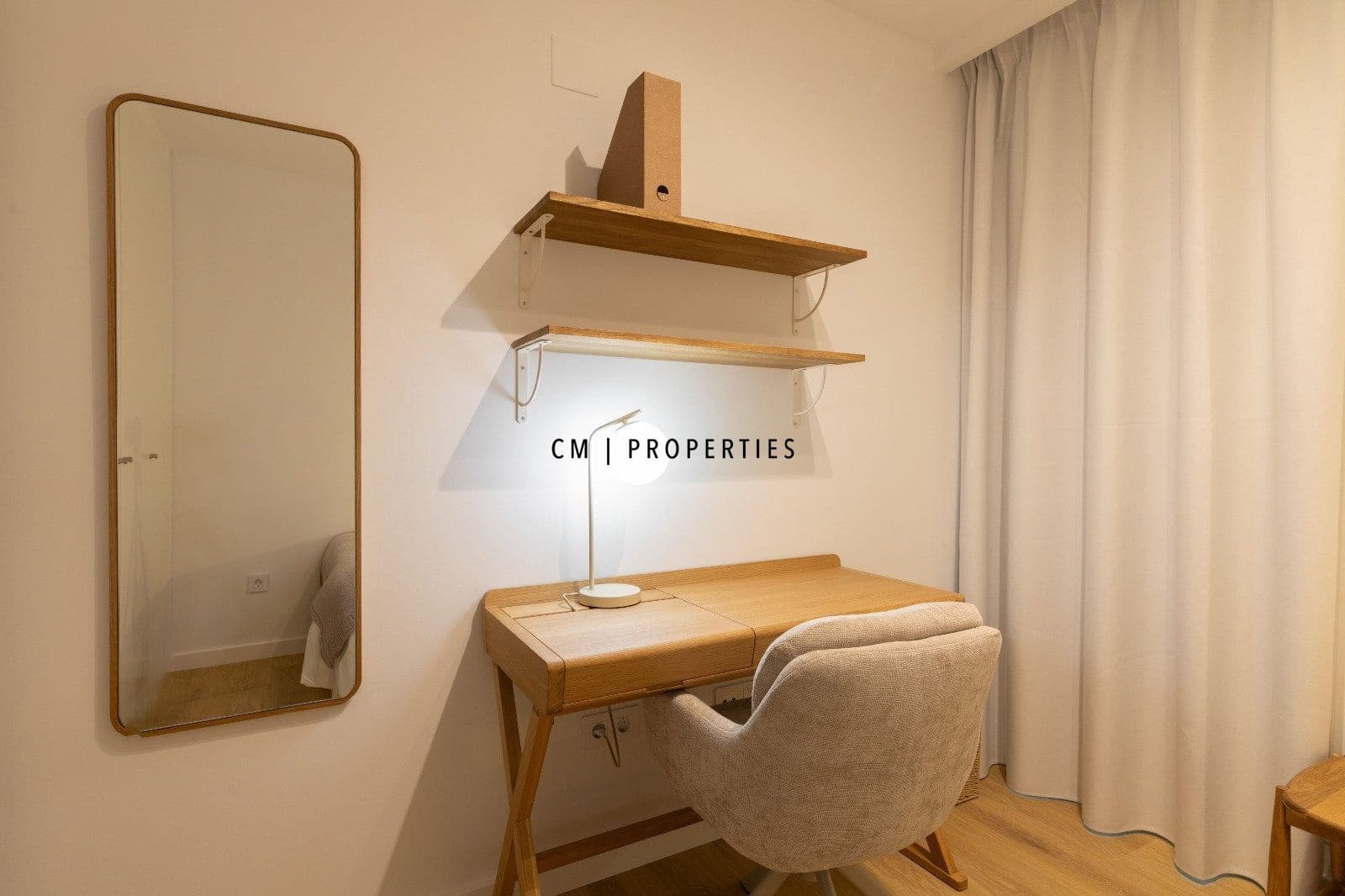 3 quarto Apartamento para arrendar em Valencia cidade com piscina - 2 250 € (Ref: 10101127)