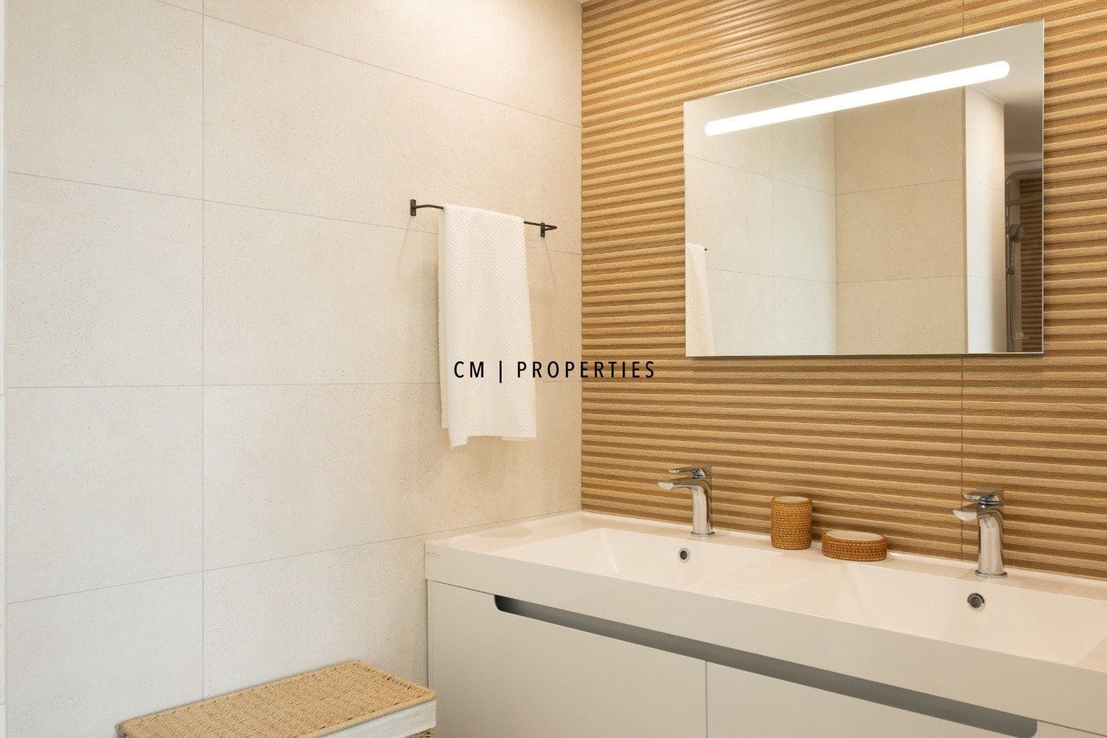 3 quarto Apartamento para arrendar em Valencia cidade com piscina - 2 250 € (Ref: 10101127)