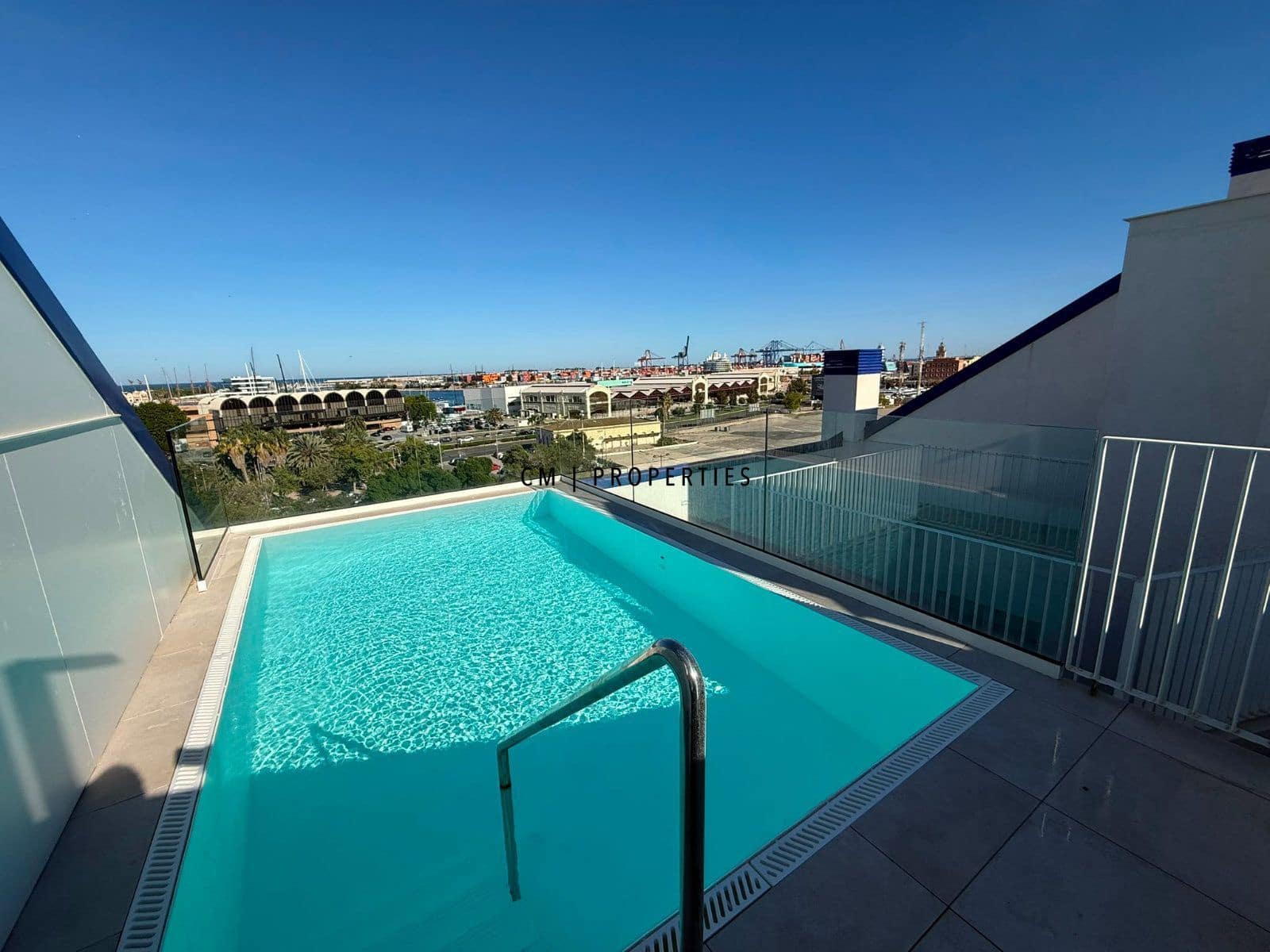 3 quarto Apartamento para arrendar em Valencia cidade com piscina - 2 250 € (Ref: 10101127)
