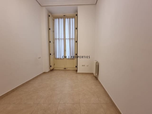 3 sovrum Lägenhet att hyra i Ciutat Vella, Valencia stad - 1 990 € (Ref: 10106462)