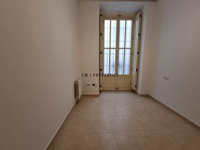 3 sovrum Lägenhet att hyra i Ciutat Vella, Valencia stad - 1 990 € (Ref: 10106462)