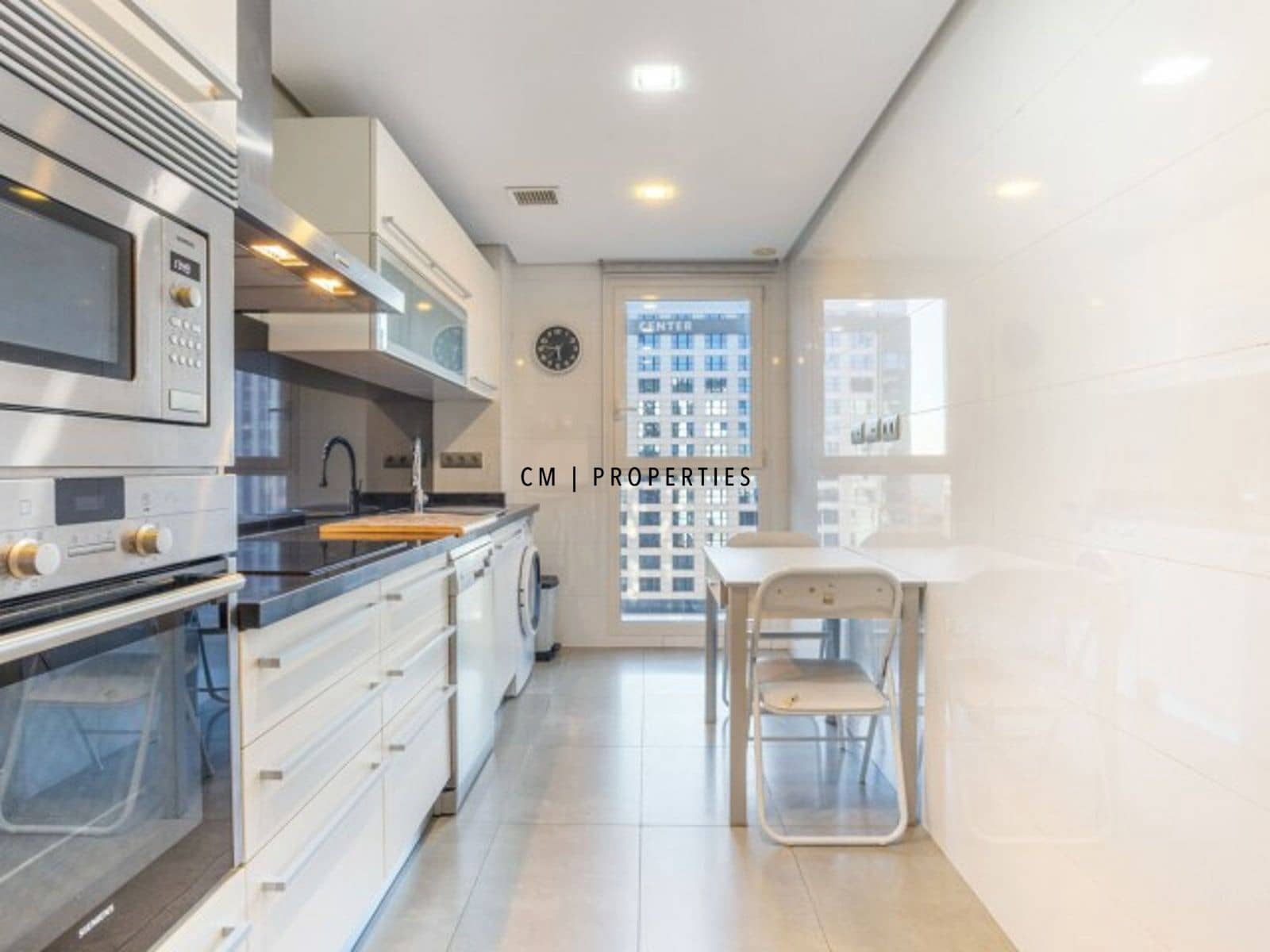 2 soverom Leilighet til leie i Valencia by med svømmebasseng garasje - € 2 200 (Ref: 10108669)
