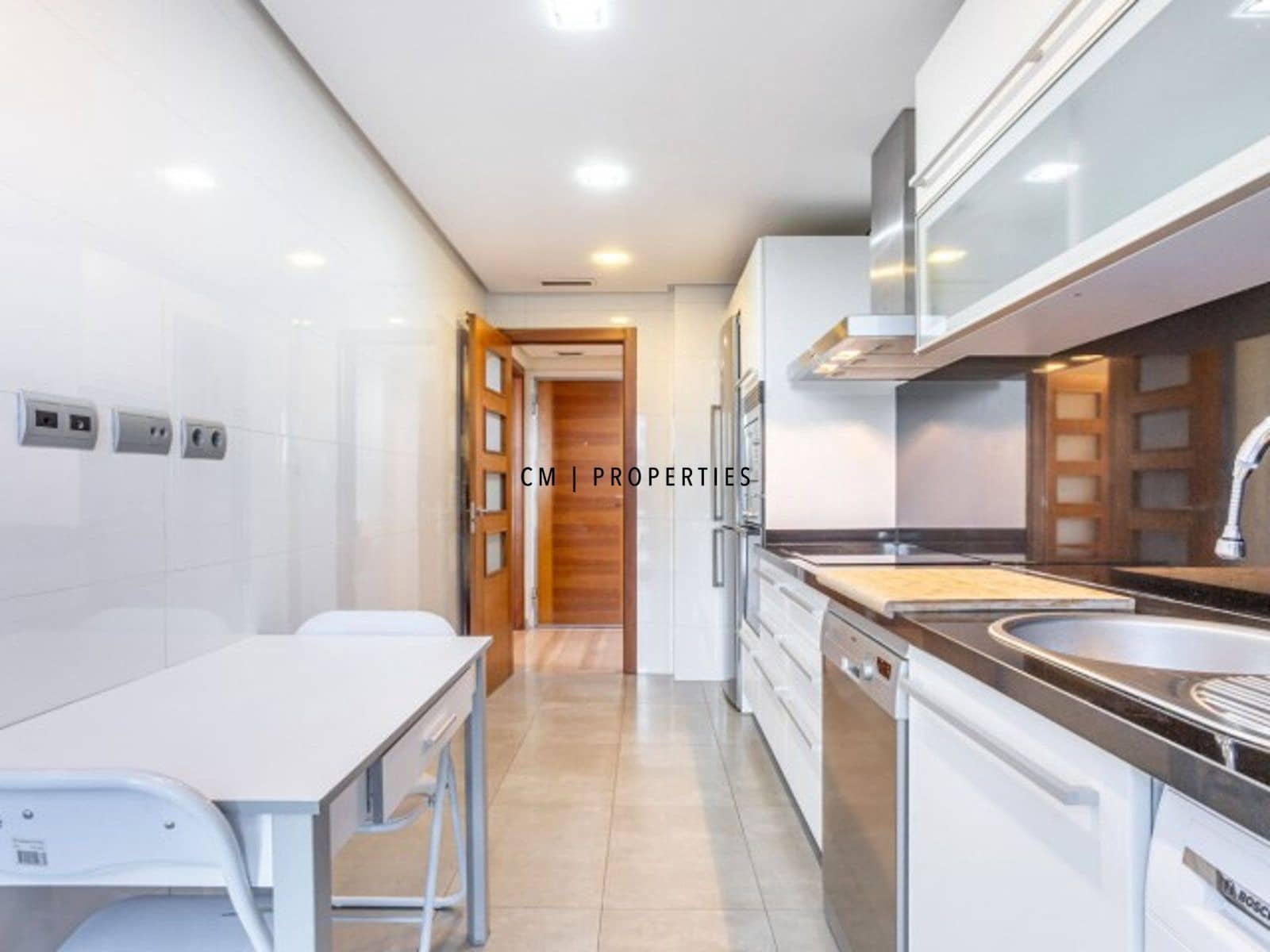 2 soverom Leilighet til leie i Valencia by med svømmebasseng garasje - € 2 200 (Ref: 10108669)