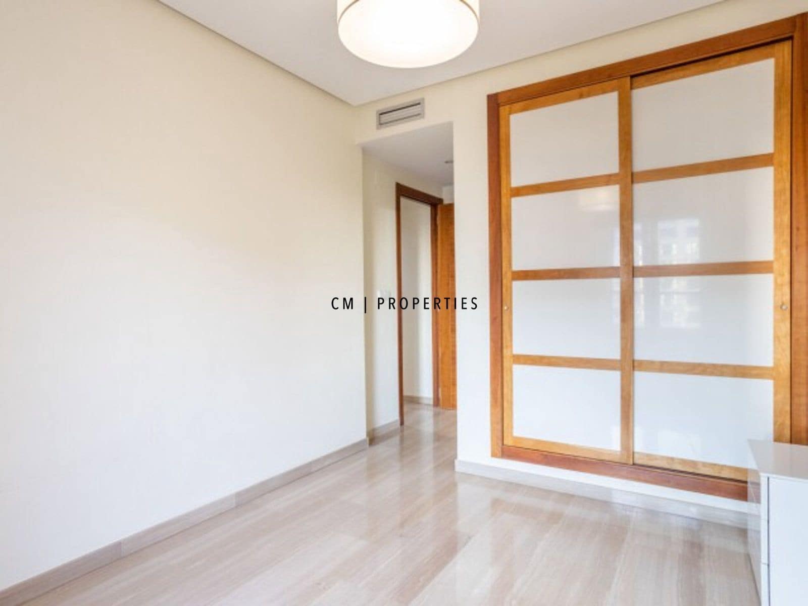 2 soverom Leilighet til leie i Valencia by med svømmebasseng garasje - € 2 200 (Ref: 10108669)