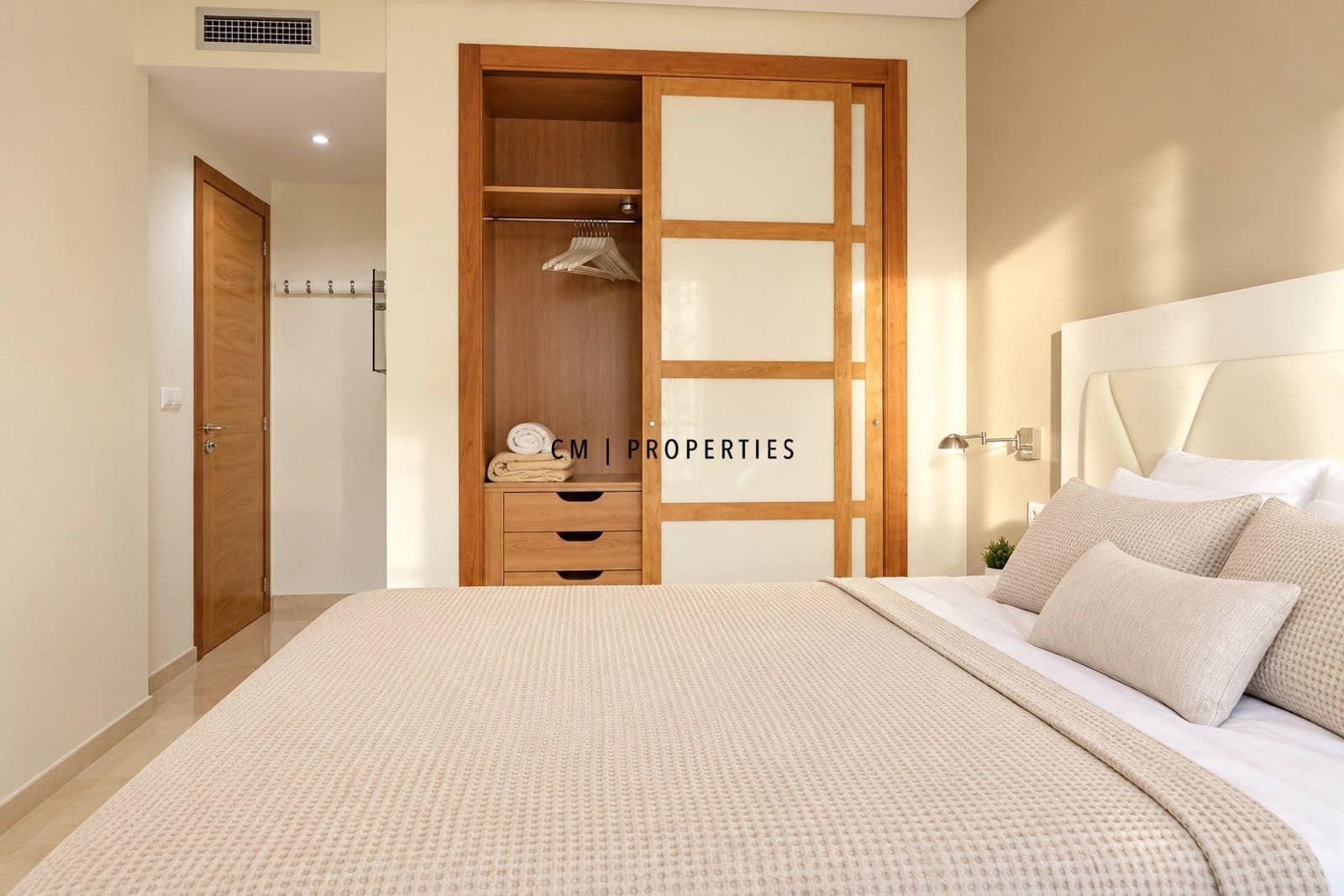 2 bedroom Flat for rent in Valencia city with pool garage - € 2,200 (Ref: 10108669)
